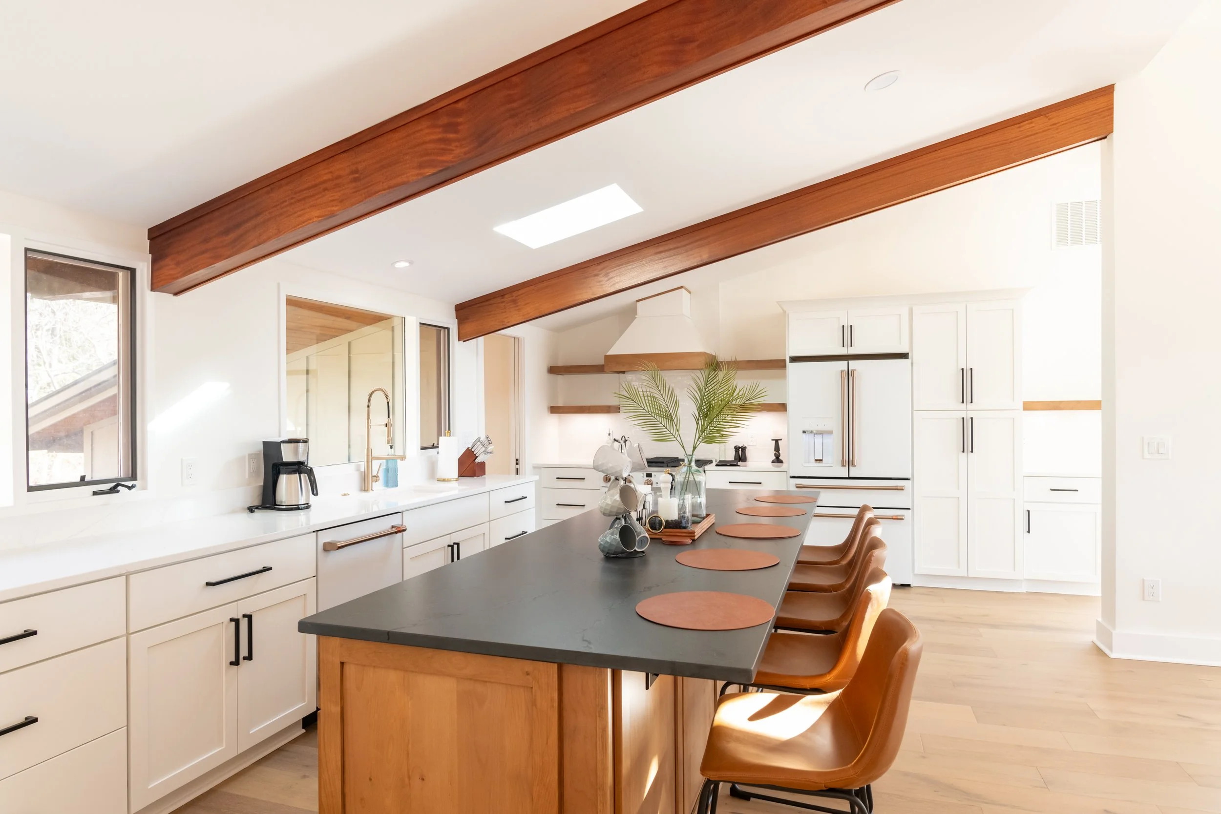 Modern Coastal Outdoor Kitchen Remodel by Ram Construction — Project 2 project photo 2