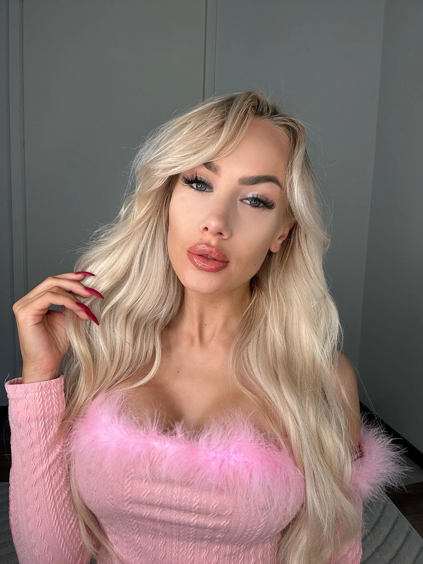 ✨ Our gorgeous model Oona is glowing with a full BelleBeauty look! ✨

Here&rsquo;s everything she used:
💗 3-in-1 Face Palette (Contour &amp; Blush)
💫 Concealer in shade Light
🌙 Highlighter in Midnight (sold out!)
💋 Belle&rsquo;s Iconic Lip Combo
