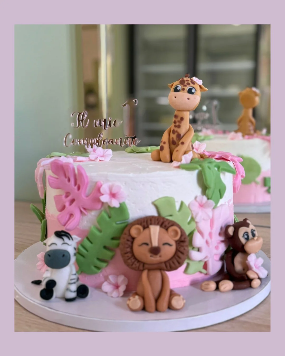 Una giungla di dolcezza per un primo compleanno indimenticabile 🦒🦁🐒

Ogni dettaglio &egrave; modellato a mano con cura e passione, perch&eacute; ogni festa merita una torta unica 💕
&bull;
&bull;
✨ Da Pasticciando creiamo torte personalizzate per 