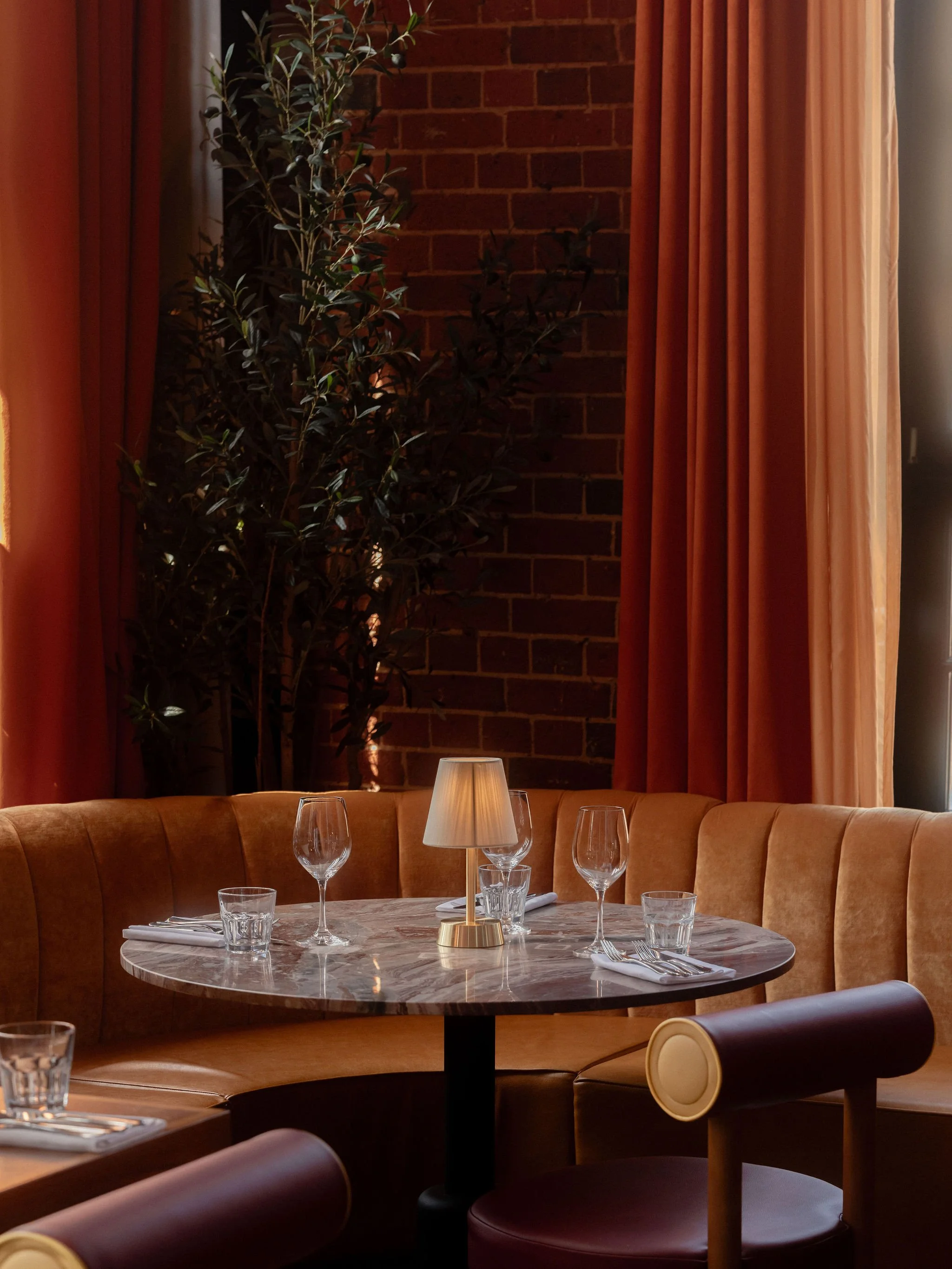 5DiningRoomRightSide5.jpg
