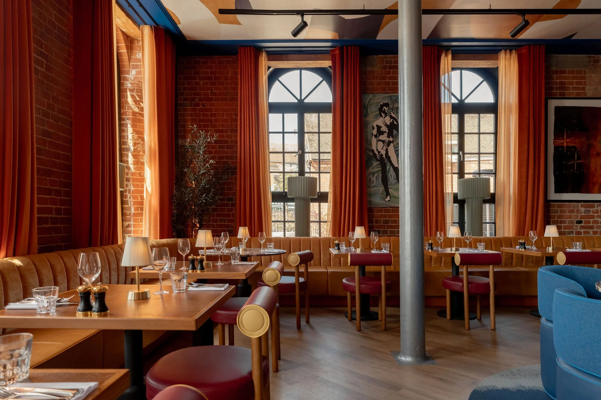 5DiningRoomRightSide2.jpg