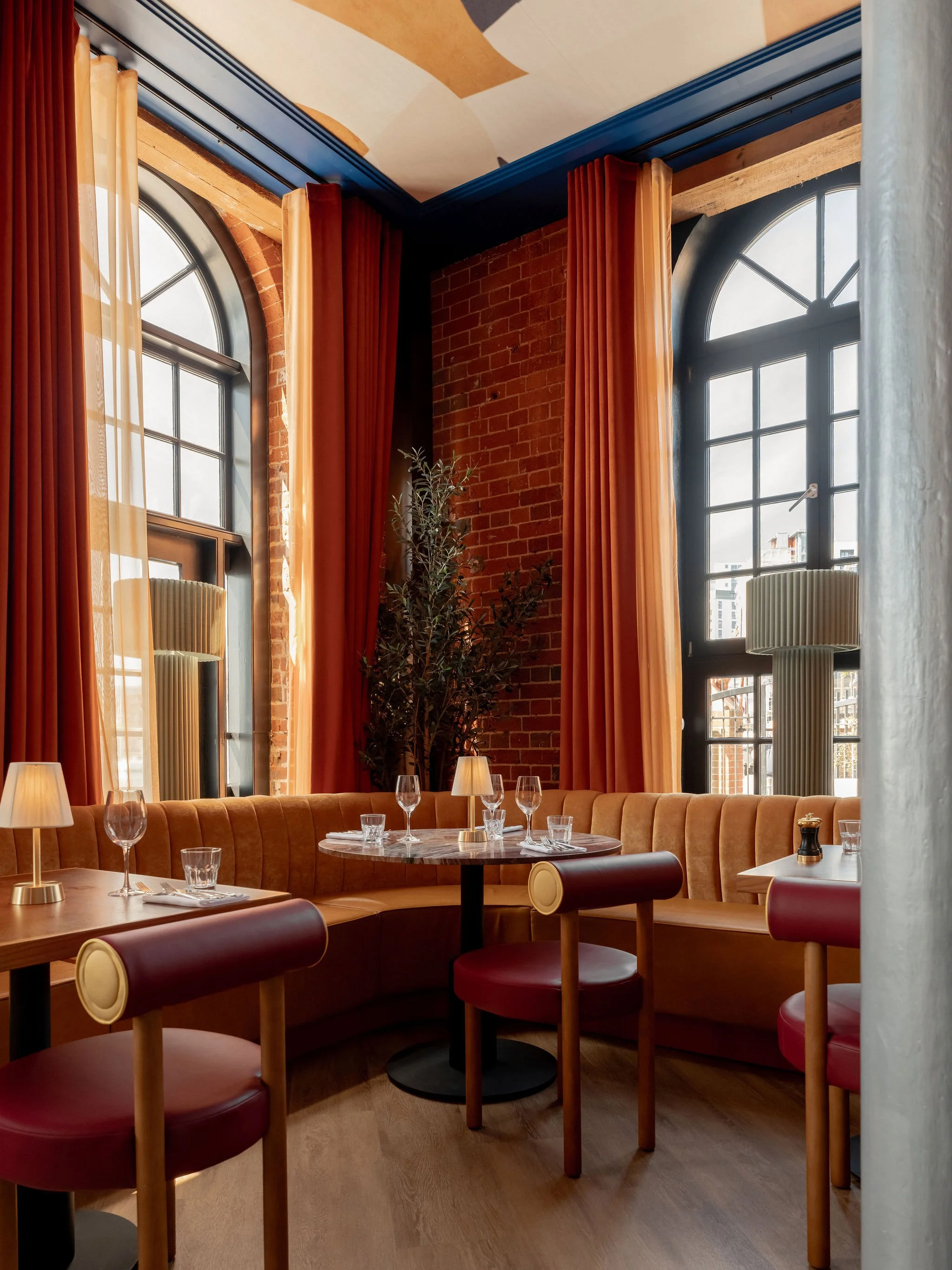 5DiningRoomRightSide9.jpg