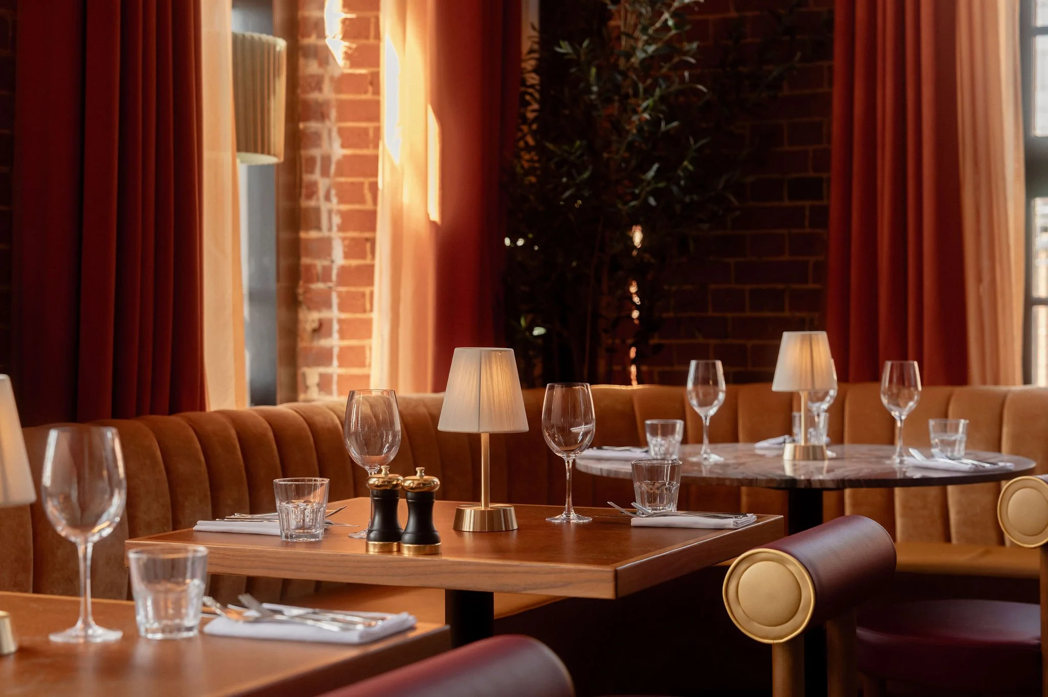 5DiningRoomRightSide6.jpg