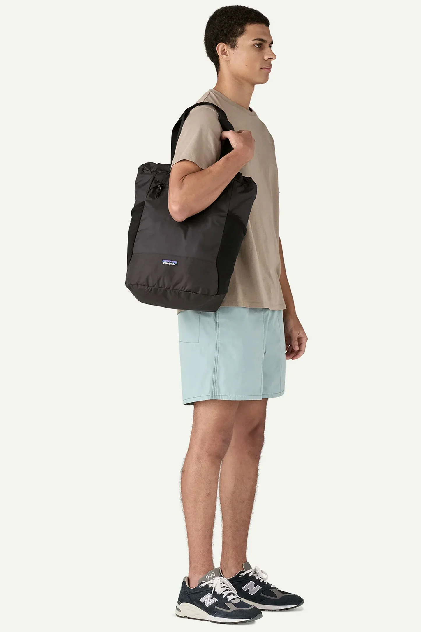 Pukas-Surf-Shop-Backpack-Patagonia-Terravia-Tote-Black-1.webp