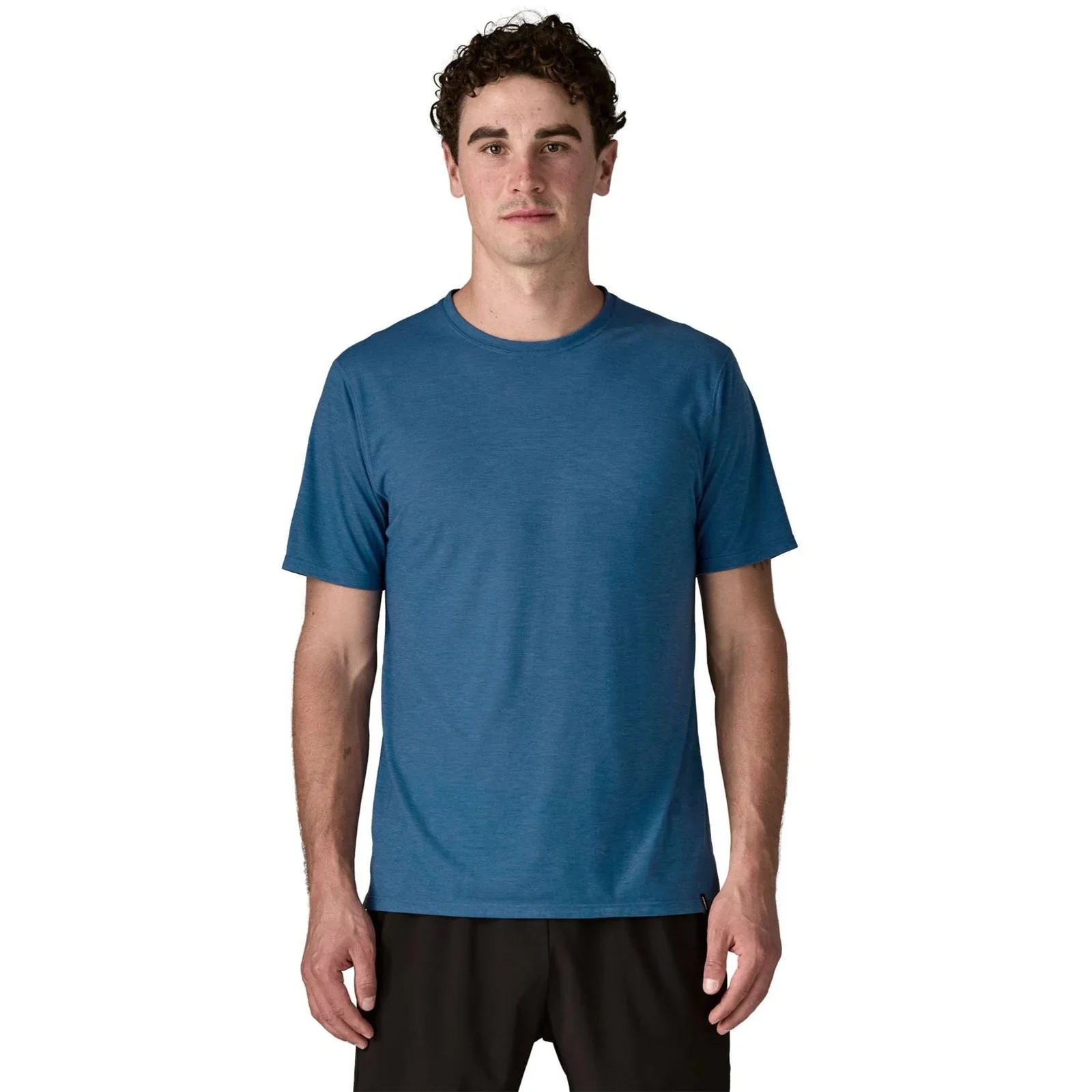 patagonia-capilene-cool-shirt-men-s-aquatic-blue-lifestyle.webp