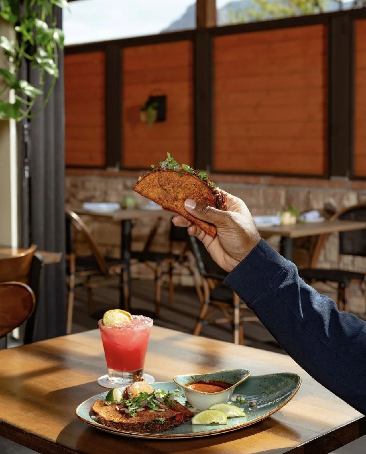The only thing better than taco night? Taco night with a margarita in hand 🌮🍸

Who are you sharing this duo with?