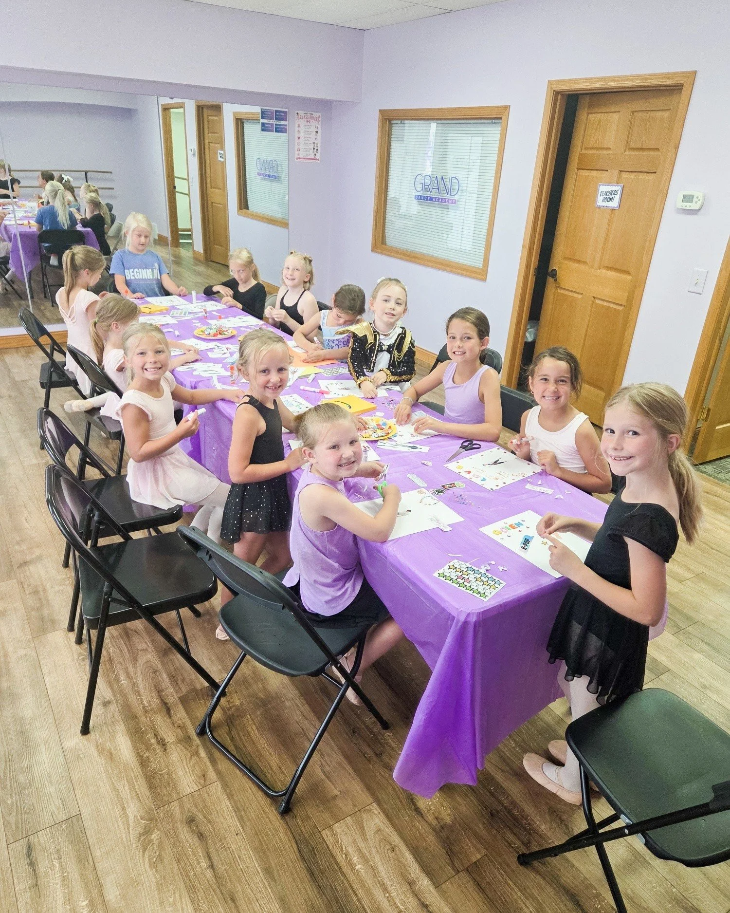 ✨️ Main Character Energy Only ✨️

Our K-Pop dancers got made their own concert posters, learned a dance and had time for a little glow in the dark dance party! 

Our last camp of the year is complete thank you to everyone who has joined us this summe