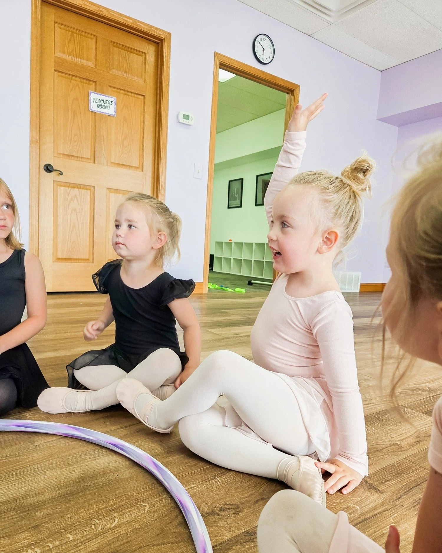 ✨️ GDA SZN 2 STARTS TODAY ✨️
Drop a ✋️ if you're as excited as we are!!! #acro #dance #granddanceacademy #dancestudio #youthclasses #backtodance