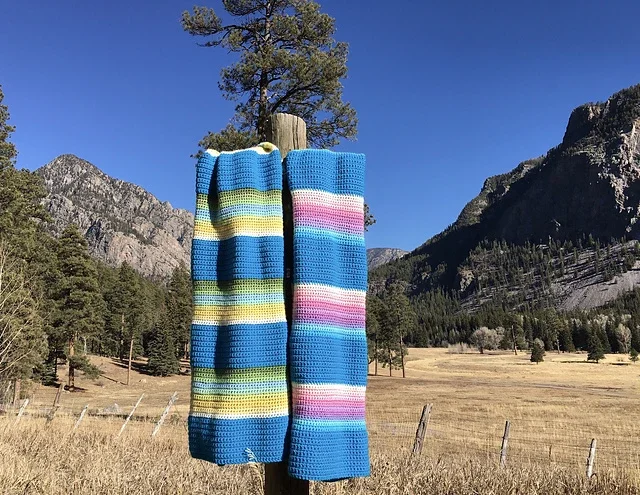 Modern_Southwestern_Blanket_both_on_post_medium2.webp