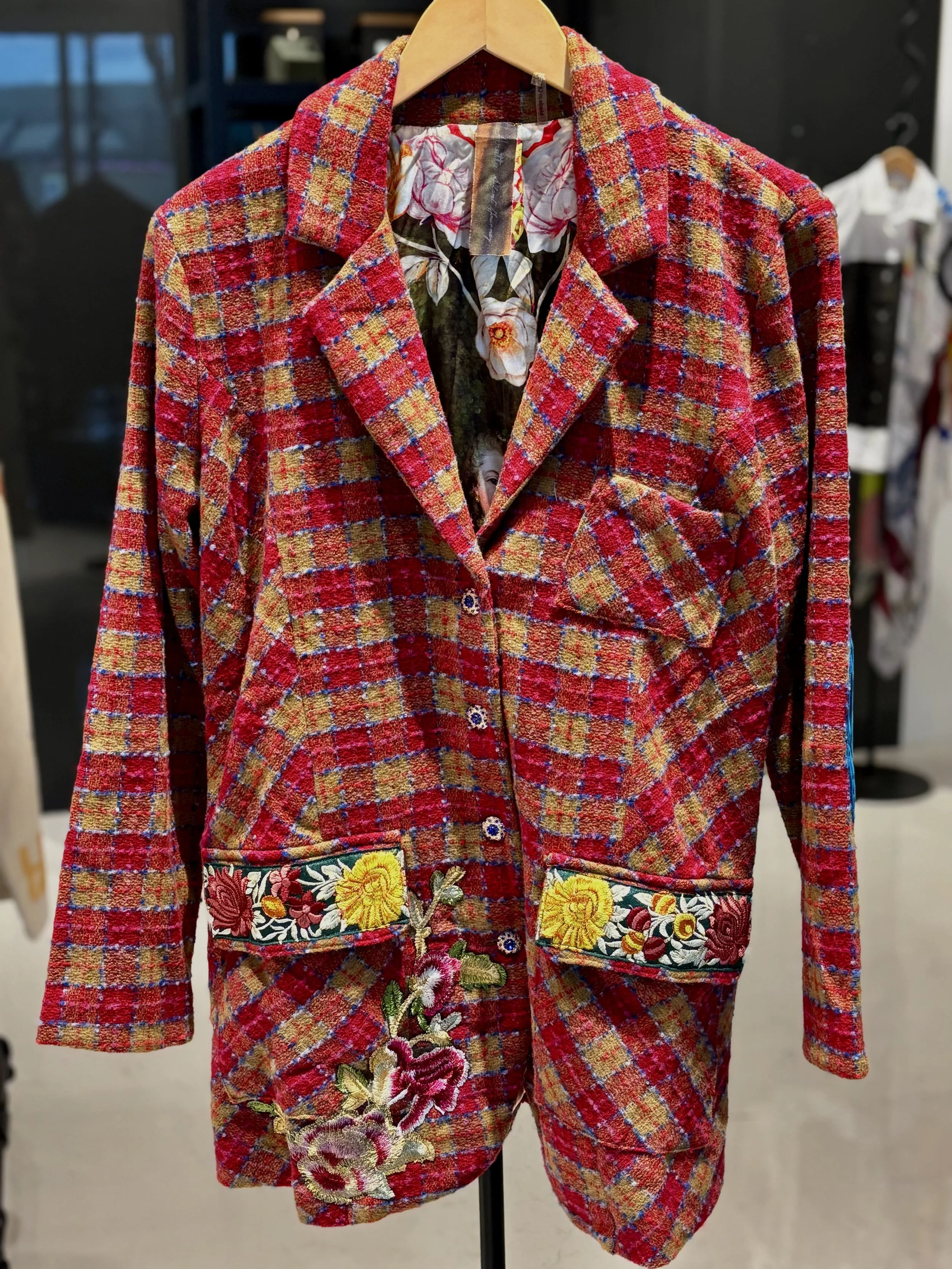 THE MIX GOODS ARATTA RED BLAZER FW25.jpg