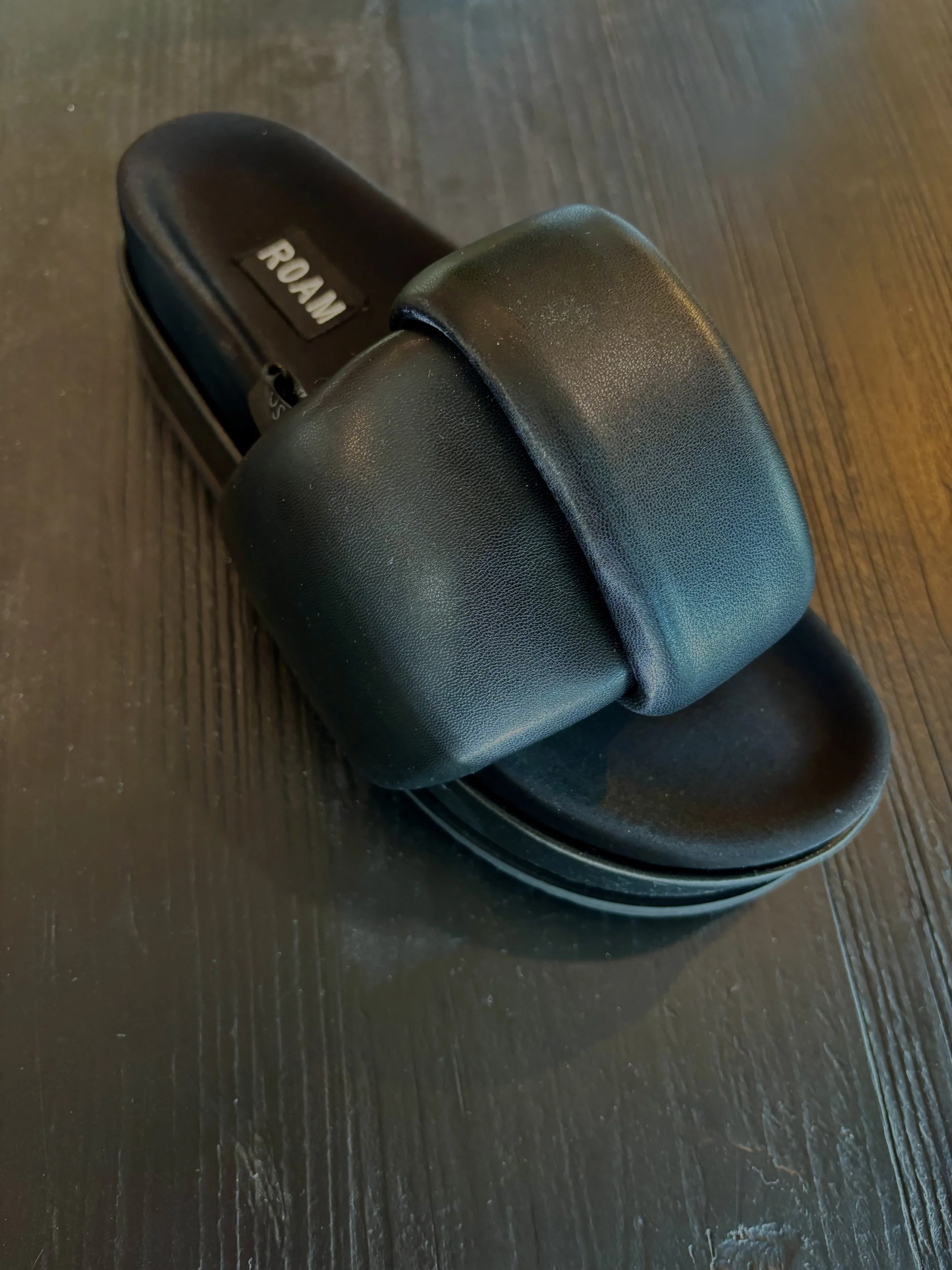 ROAM BLACK SANDAL SS26.jpg