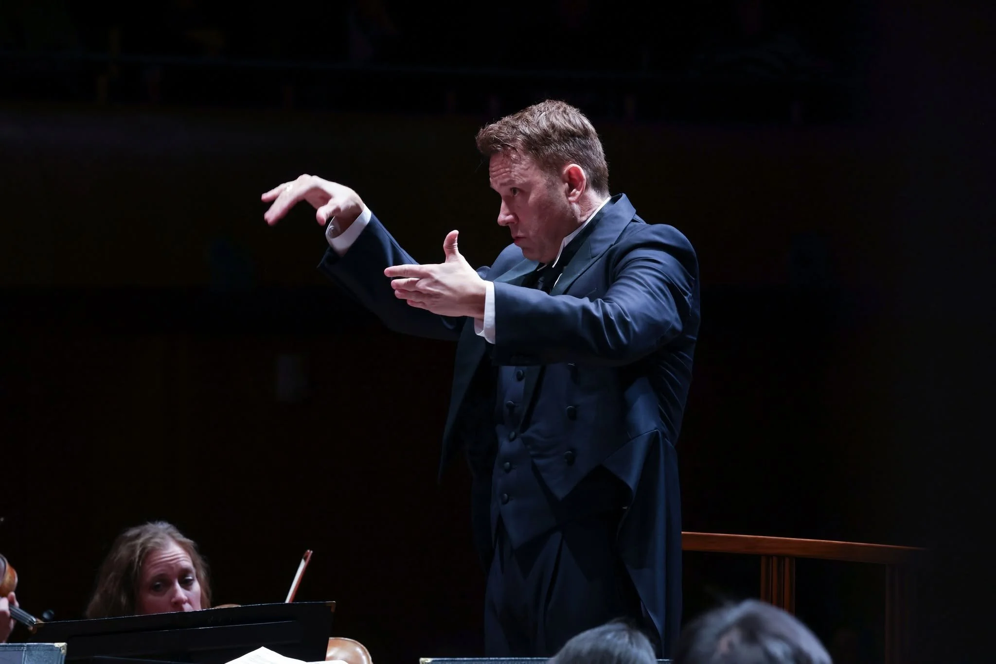 Moody conducts Memphis Symphony Orchestra