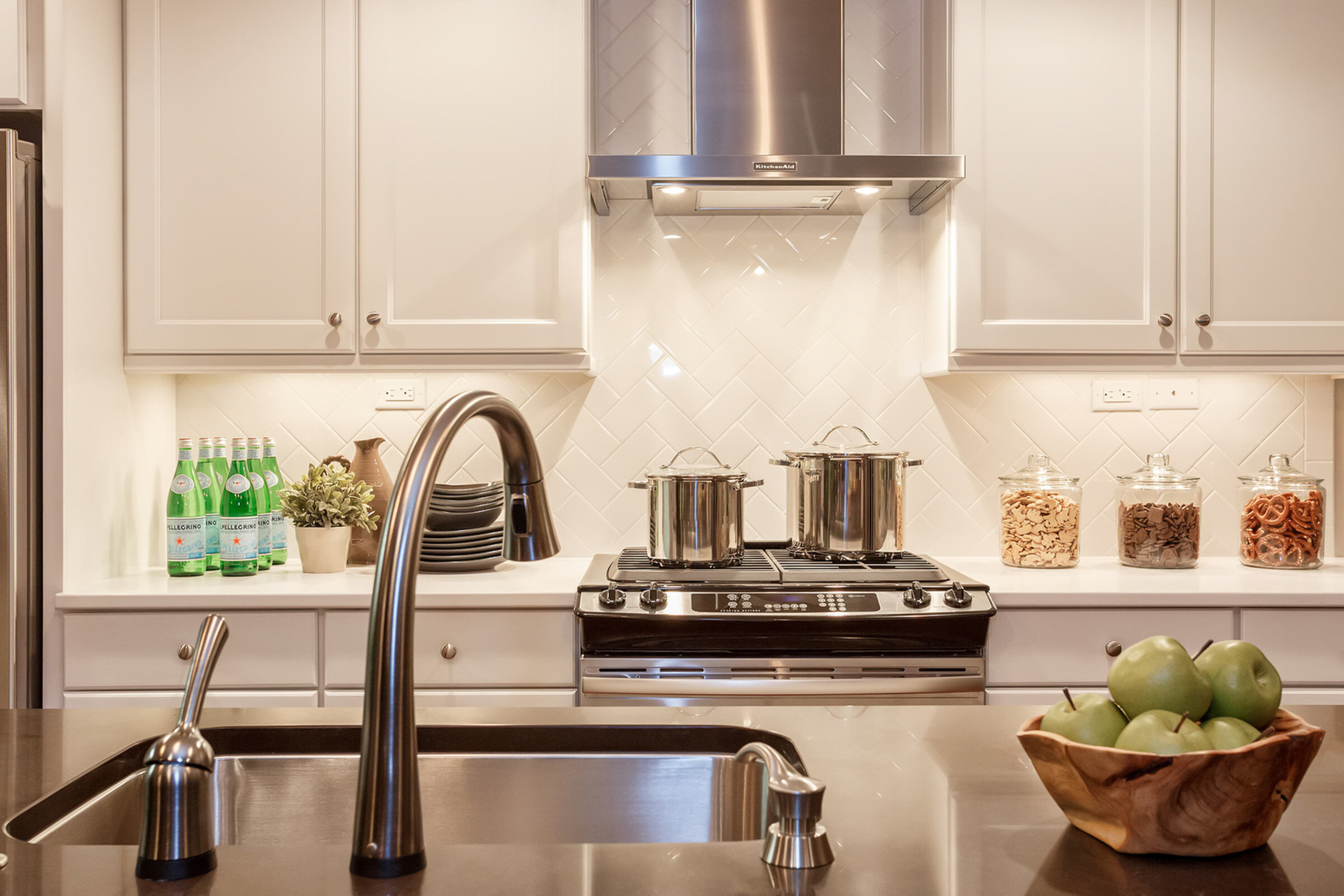 Kitchen_Dining_0030.jpg