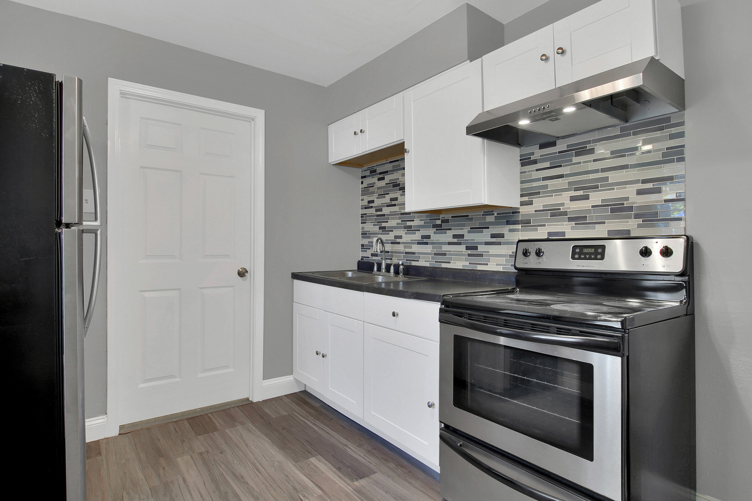 Kitchen_Dining_0031.jpg