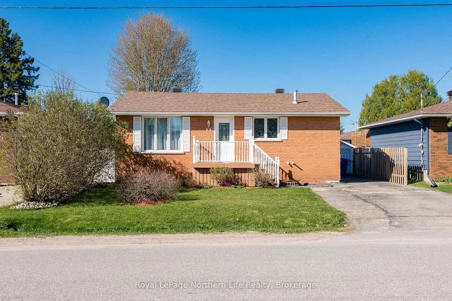 99 Strathcona Dr, North Bay
