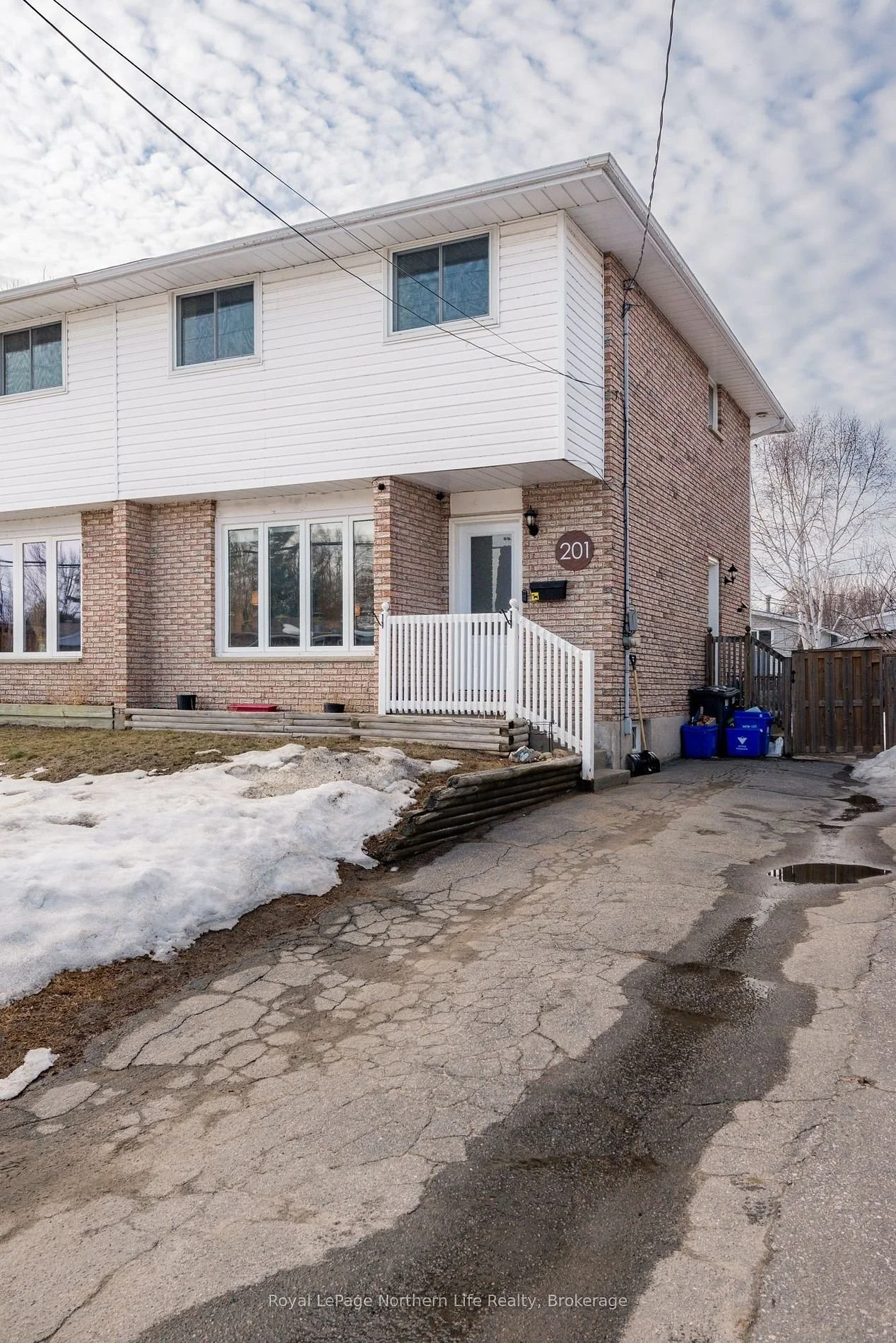 201 Marshall Park Dr, North Bay