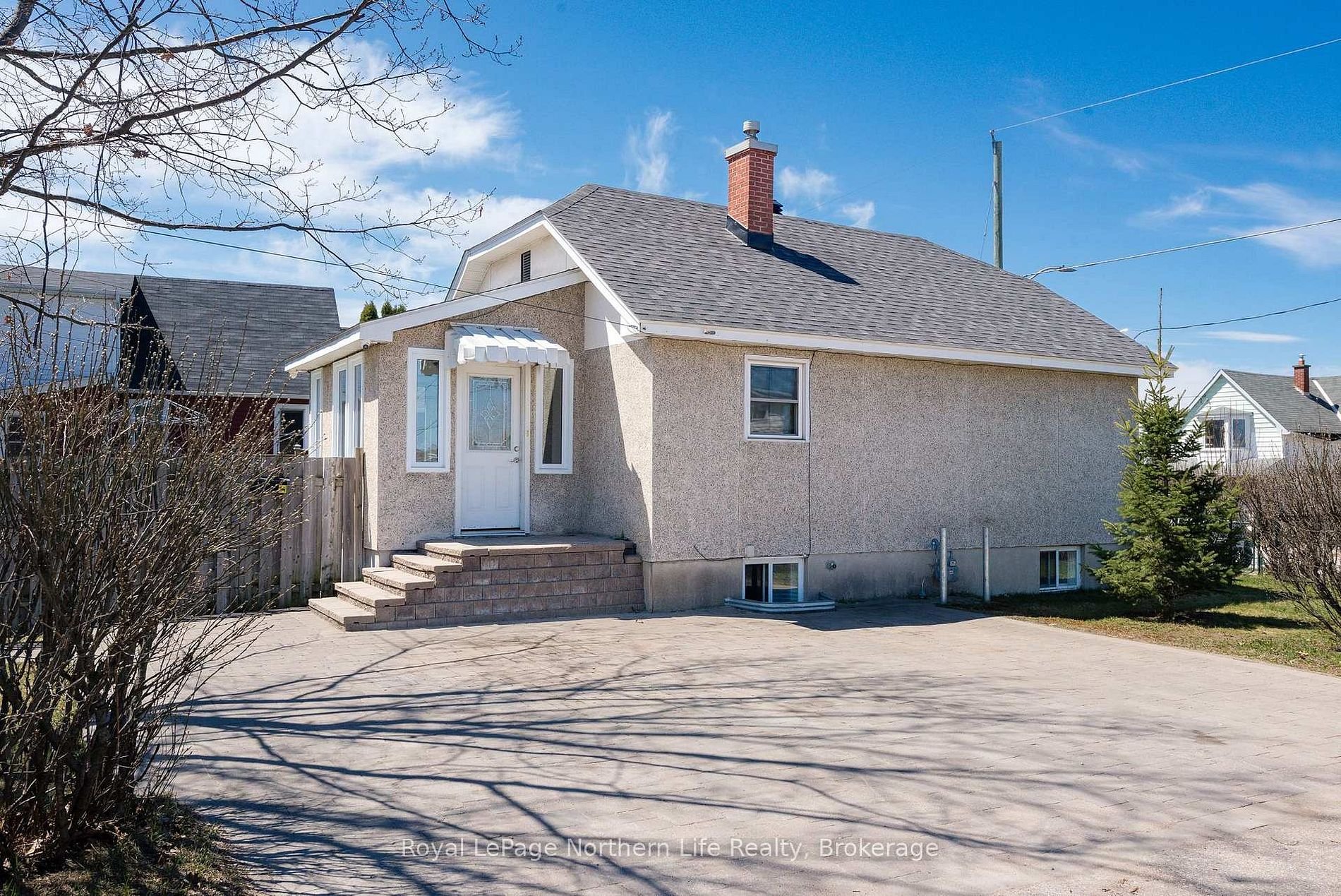 1093 Regina St, North Bay