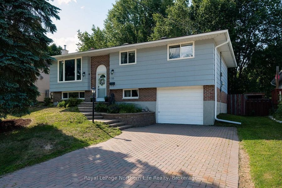 155 Tweedsmuir Dr, North Bay