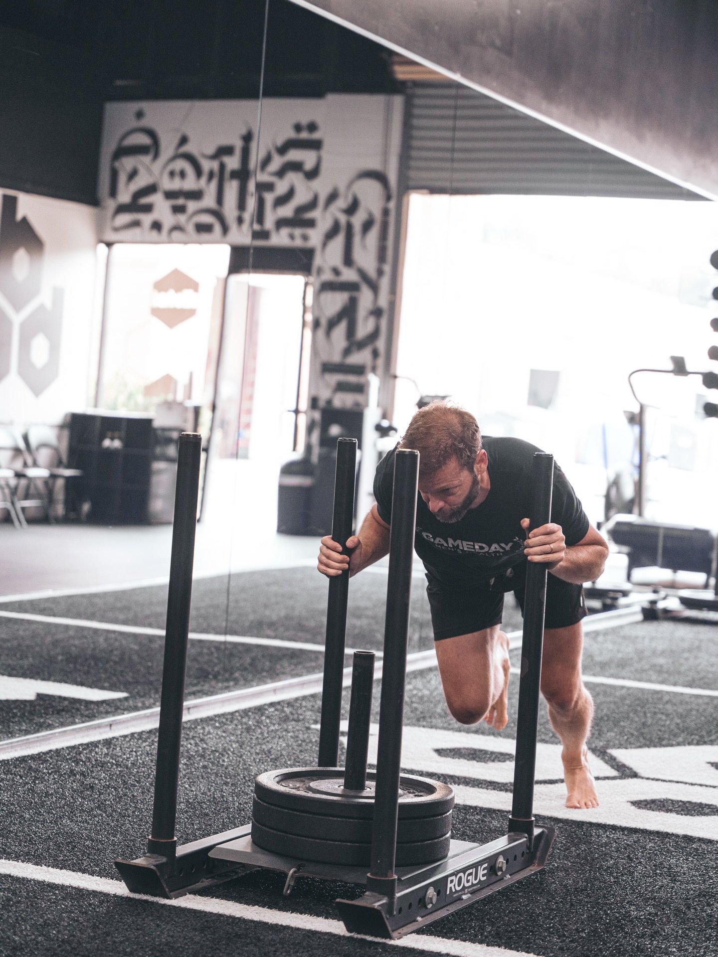 A mistake I see guys make too often is not training their legs enough especially when they are trying to build muscle and put size on. 
&bull;
&bull;
First off it makes you look ridiculous and second buy consistently overloading the big muscles of th