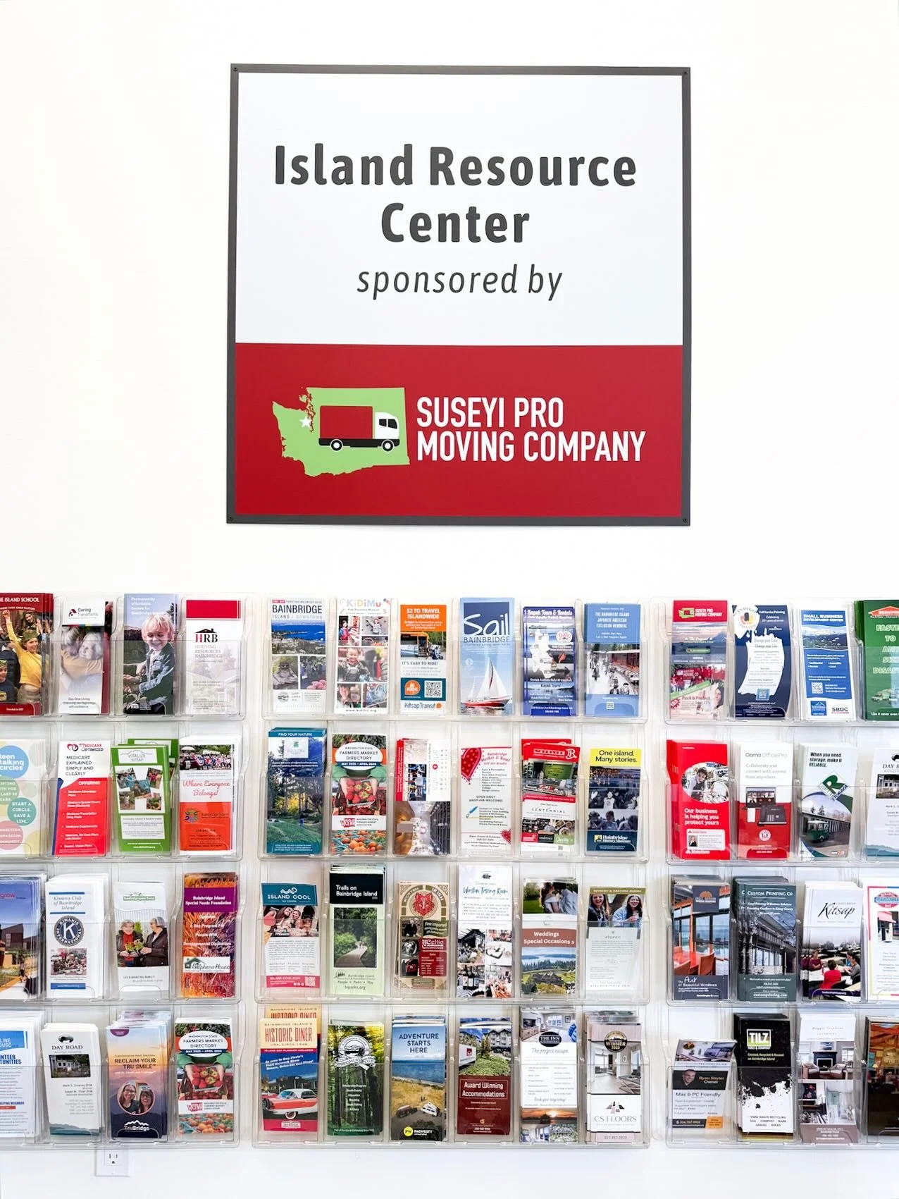 Our new 🌲 ISLAND RESOURCE CENTER🌲 is now open at the Chamber office!
Whether you’re a long time resident, planning a move to the Island, or just visiting for a few hours, there’s something for you at the IRC!
✔️ Business resources
✔️