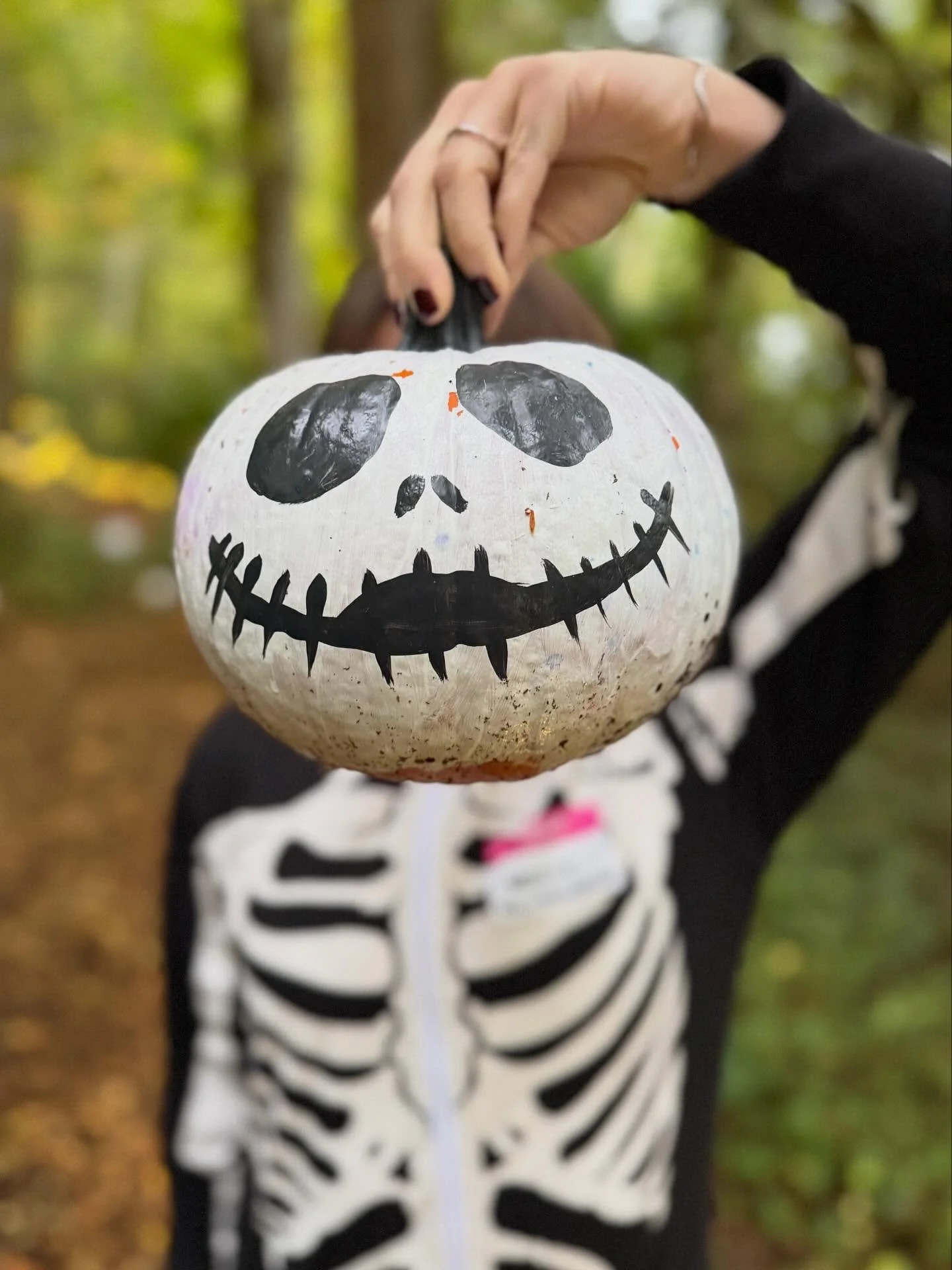 What a fun night last week at our October After Hours hosted by the incredible @bainbridgegardens team and our friends at @bainbridgeyouthservices! Big thank you to @ardellfoodcompany for bringing their delicious salsa for us all to try! So good! If