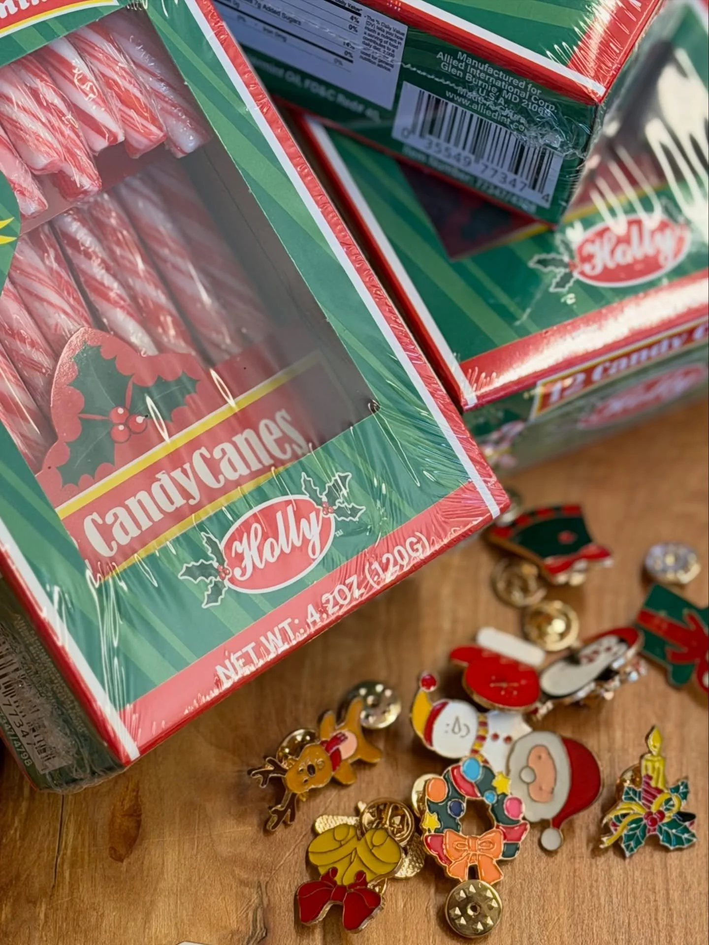Trivia Tuesday in December! Come into our lobby, answer a Bainbridge Island trivia question and get a little gift like a candy cane or a holiday pin! 🎅🏼