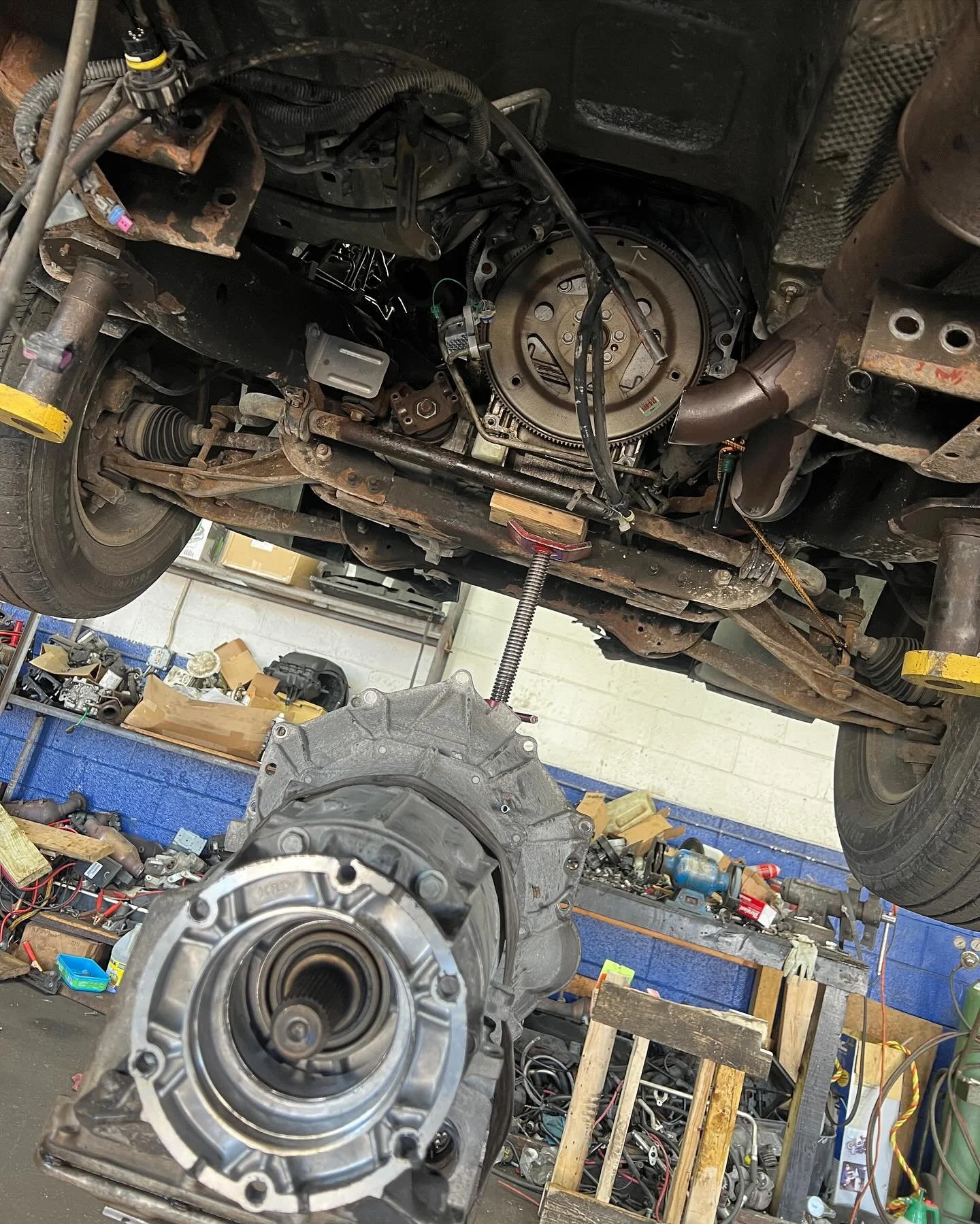 🔧 Transmission Remove &amp; Replace on this 2010 Suburban🚗
📍 4415 E 8 Mile Rd, Warren, Michigan, 48091 

Services Offered:
- Engine diagnostics and repair
- Brake system inspection and maintenance
- Suspension and steering repairs
- Electrical sys