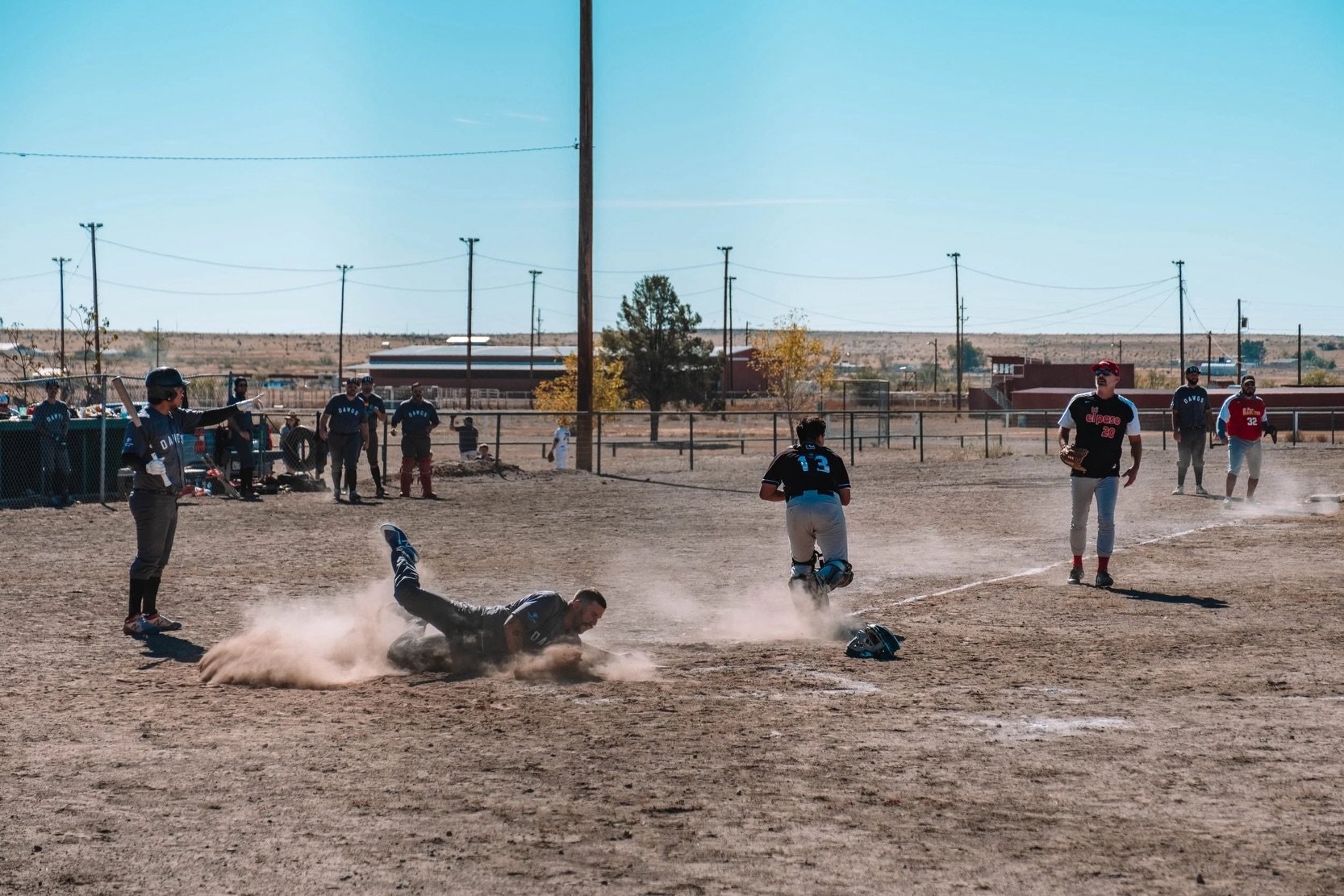 We&rsquo;re no stranger to barnstorming. 💨💨

November 2021 / Marfa, Tx - Vizcaino Park

Incredible ball playing &amp; storybook ending to the day. Remember, @jwg_09?!

@diablitos_de_el_paso @losyonkegallosdemarfa @austinsenatorsbaseball

📸: beauti