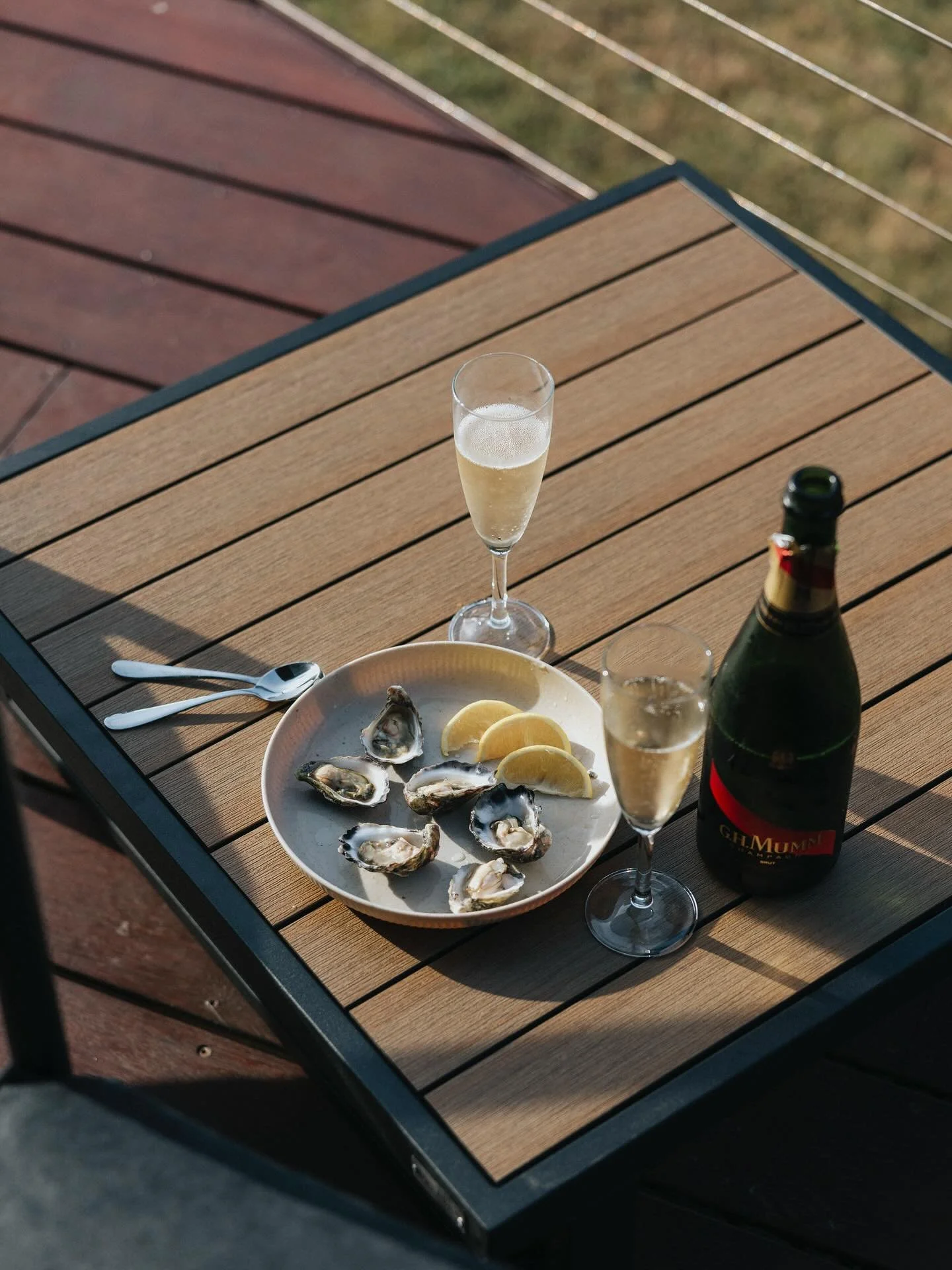 Weekends like this 🦪🍸 Book your Ostra House getaway through the link in our bio.