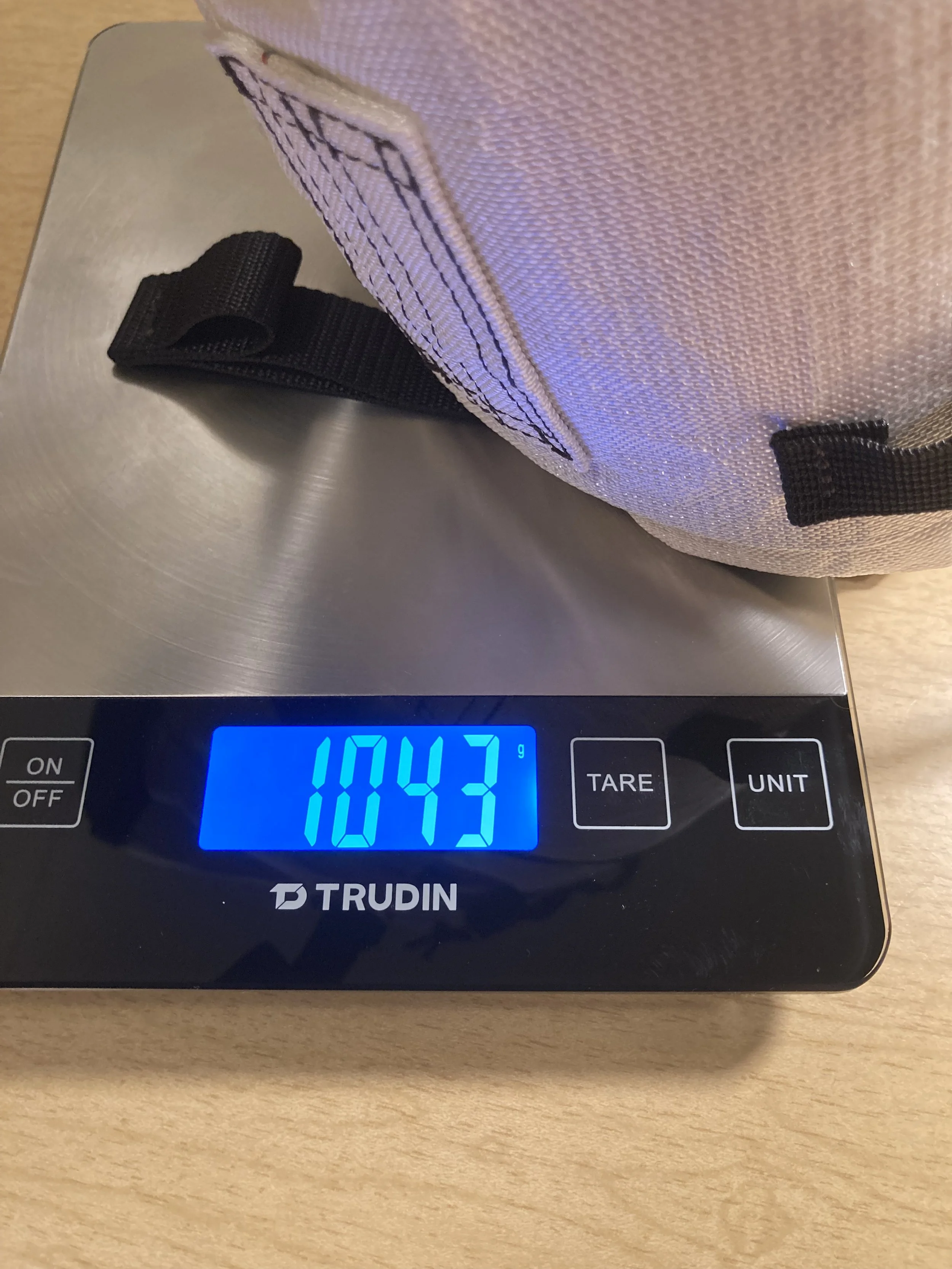 The full pack weighs only 1043 grams! Eat that Hyperlite.