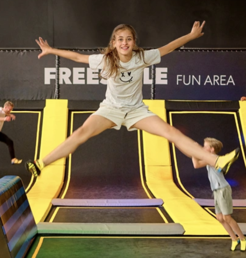 Trampoline Park You Jump met €5,59 korting.
Deelnemende locaties
Amersfoort, Amsterdam-Noord, Amsterdam-Oost, Arnhem, Baarn, Ede, Eersel, Eindhoven, Gouda, Groningen, Hengelo, Kerkrade, Lelystad, Maastricht, Nieuwegein, Nijmegen, Rijswijk, Spijkeni