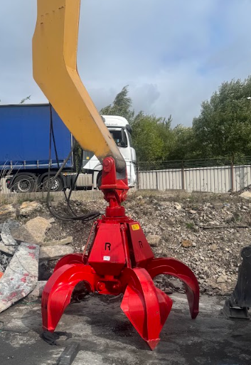 RVG600A5P Rozzi Orange peel Scrap Grab with Caterpillar material handler