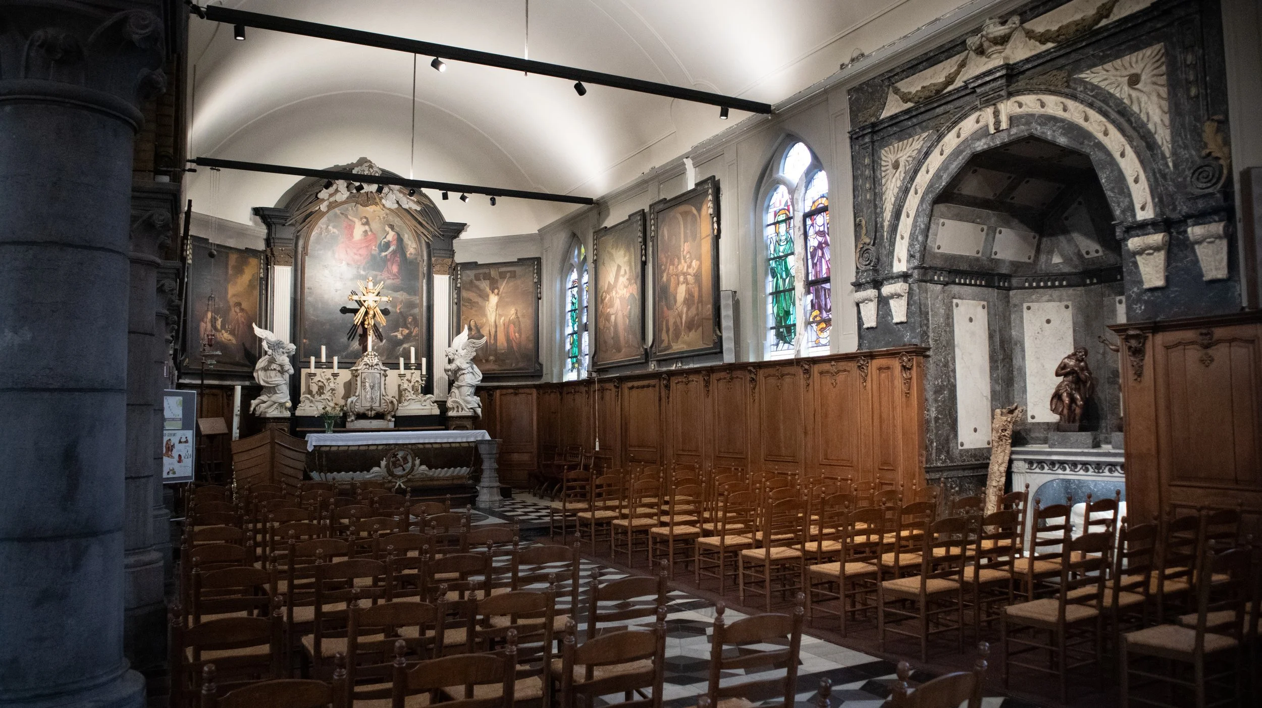 Duinenkerk altaar - Midi Tube + Powerline.jpg