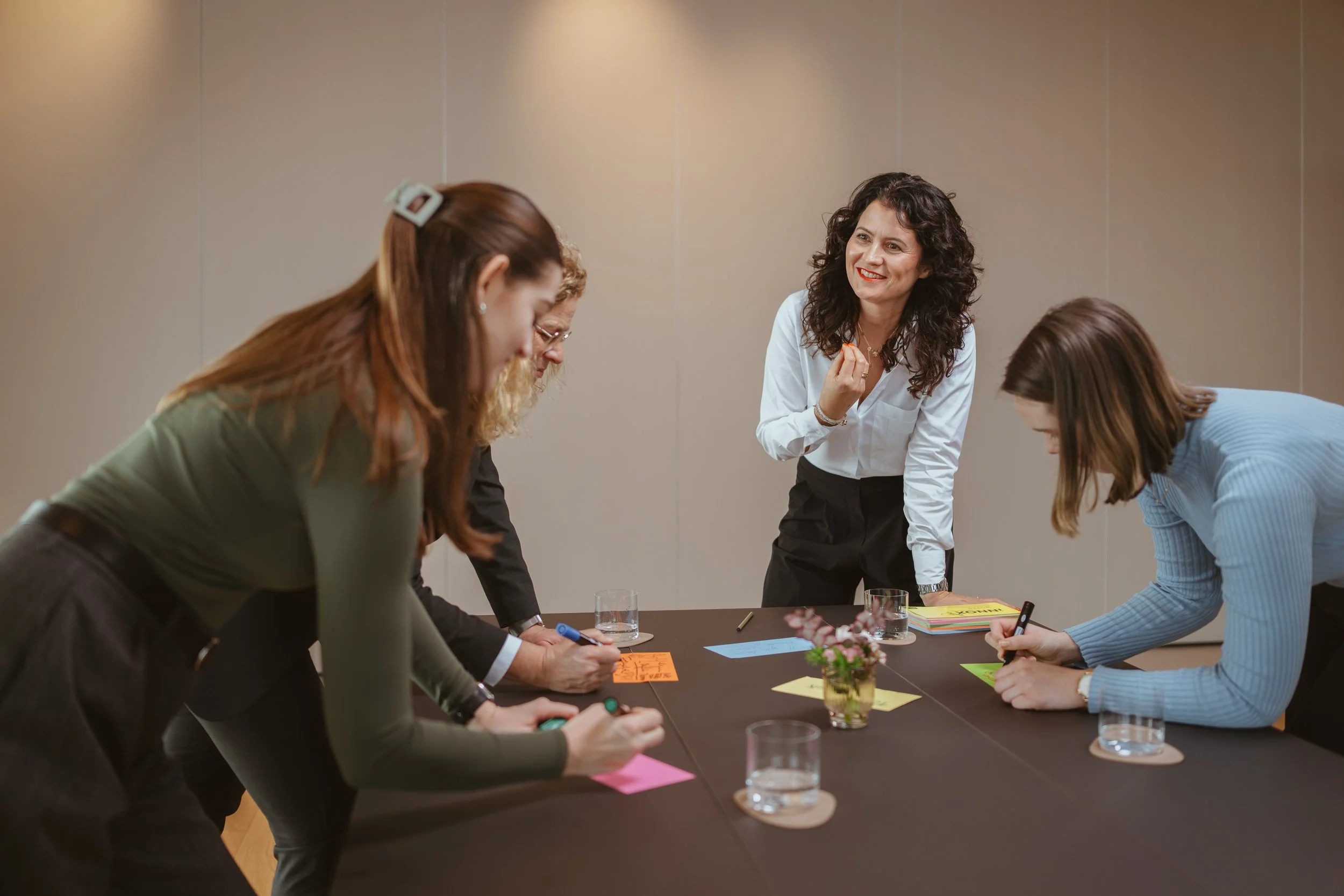 Jeanette is an Embodiment Leadership  Coach and works with mindfullness, presence and  resilience, change, agility, transformation, sales and resilience as well as stress and burnout topics. Expert in embodied leadership and presence. 