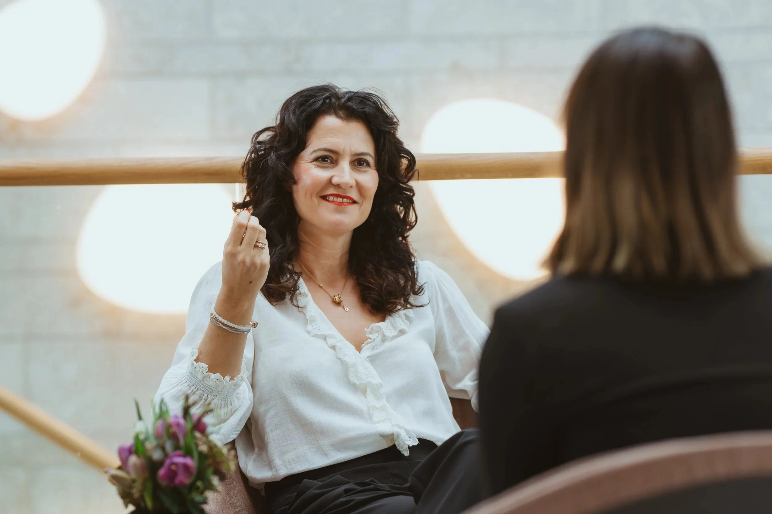 Jeanette is  a professional leader and, coach and mentor in the fiel of self leadership and authentic leadership as well as female empowerment. She is an expert in her field, using somatic experiencing and embodiment to support leaders