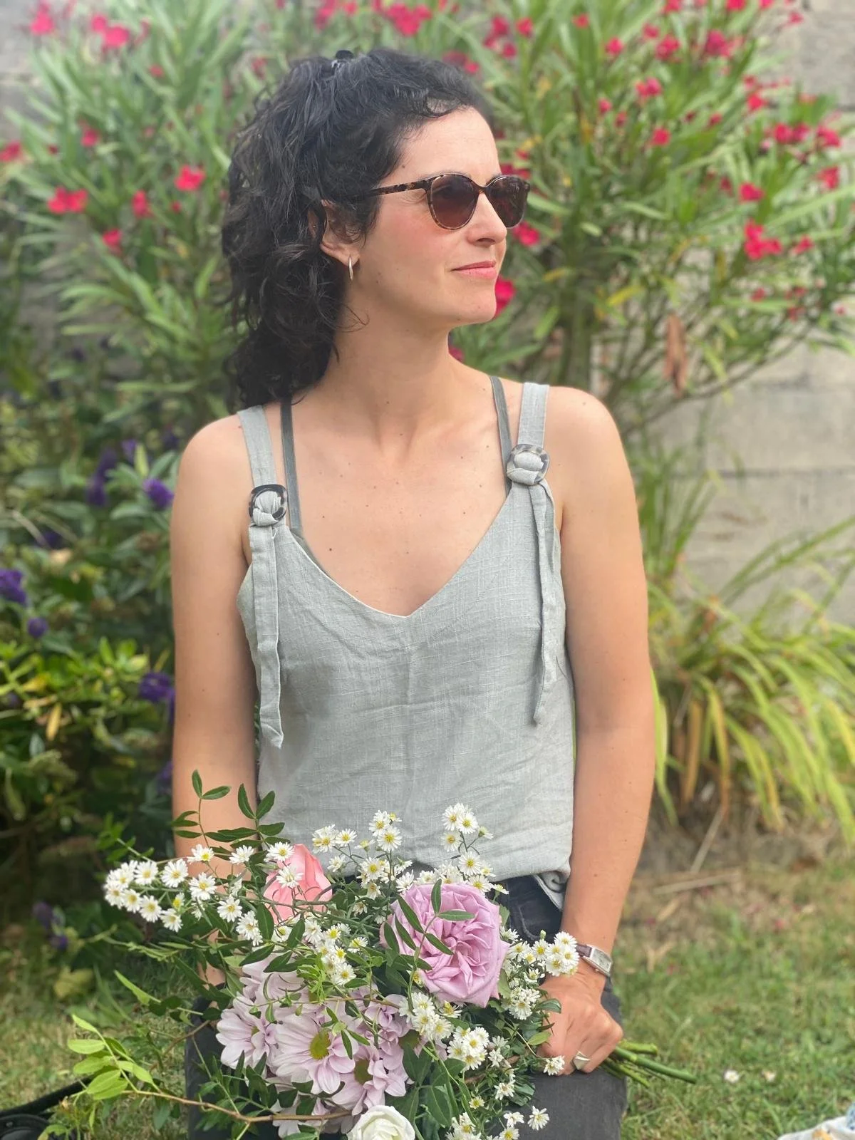 Photo de Lara dans le jardin