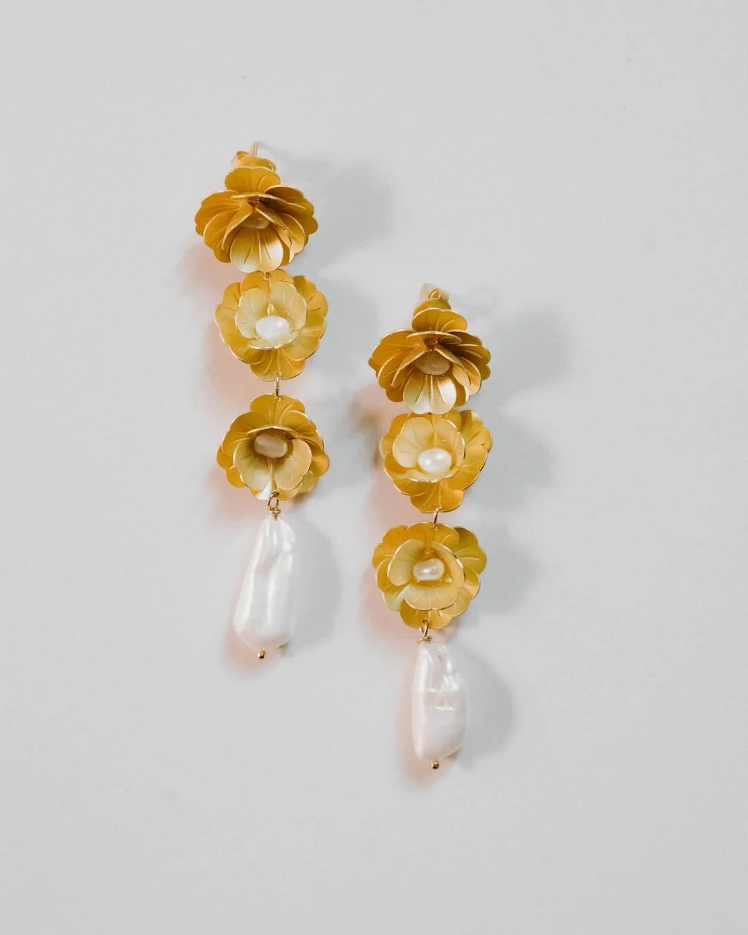 Boucles d&rsquo;oreilles N&deg;7

L&rsquo;or fin &bull; La perle &bull; L&rsquo;artisanat fran&ccedil;ais.
Dessin&eacute; par mes soins, r&eacute;alis&eacute; &agrave; la main dans le Sud de la France.

&bull; ESHOP - lien dans la bio &bull;

Photogr