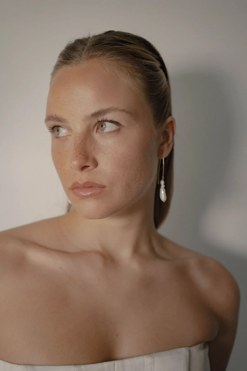 sarah-fekir-bridemaid-pearl-earrings.jpg