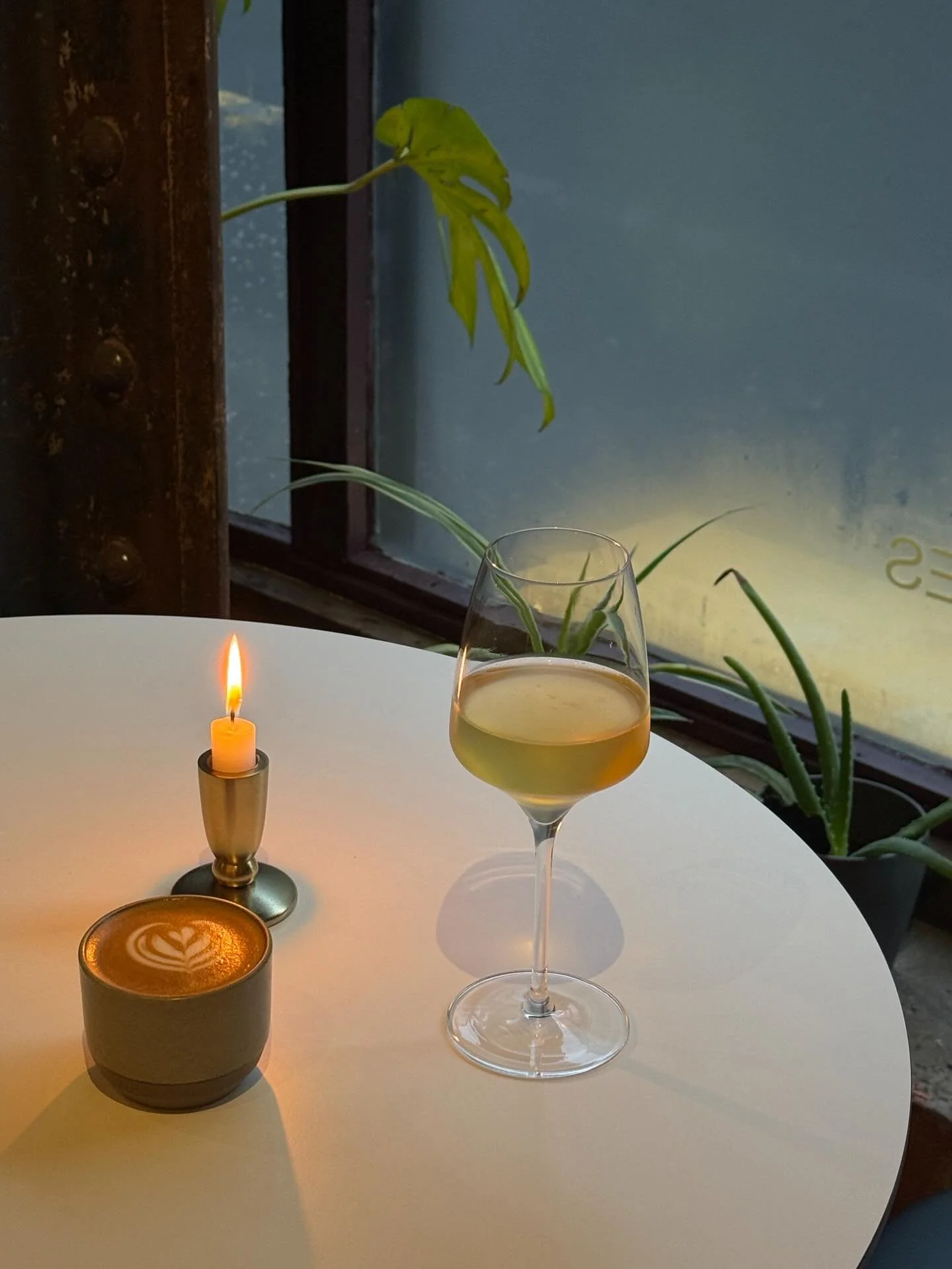 Extended menu for our extended hours 
*Wine from @baregrape 
*Beer from @newbarnsbrewery
*Mulled wine from your very own 
+ more festive treats alongside our daily offering. 

Till 9pm: Wed / Thurs / Fri / Sat