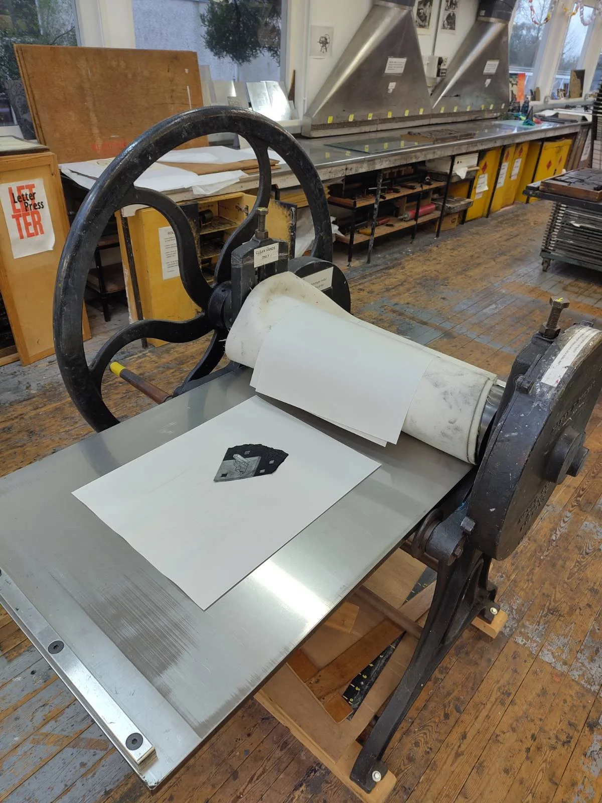 tetrapak plate on a press