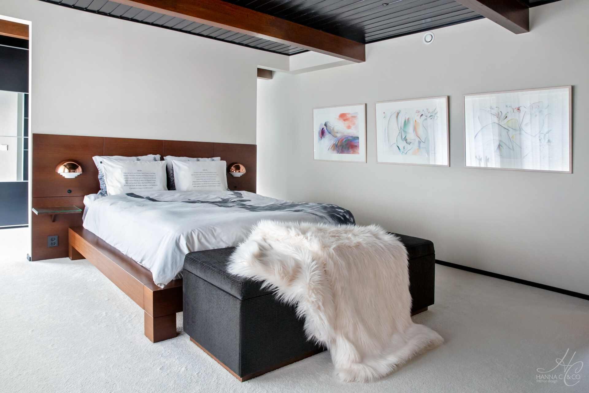 1970s Brick House with a Classic-Modern Touch