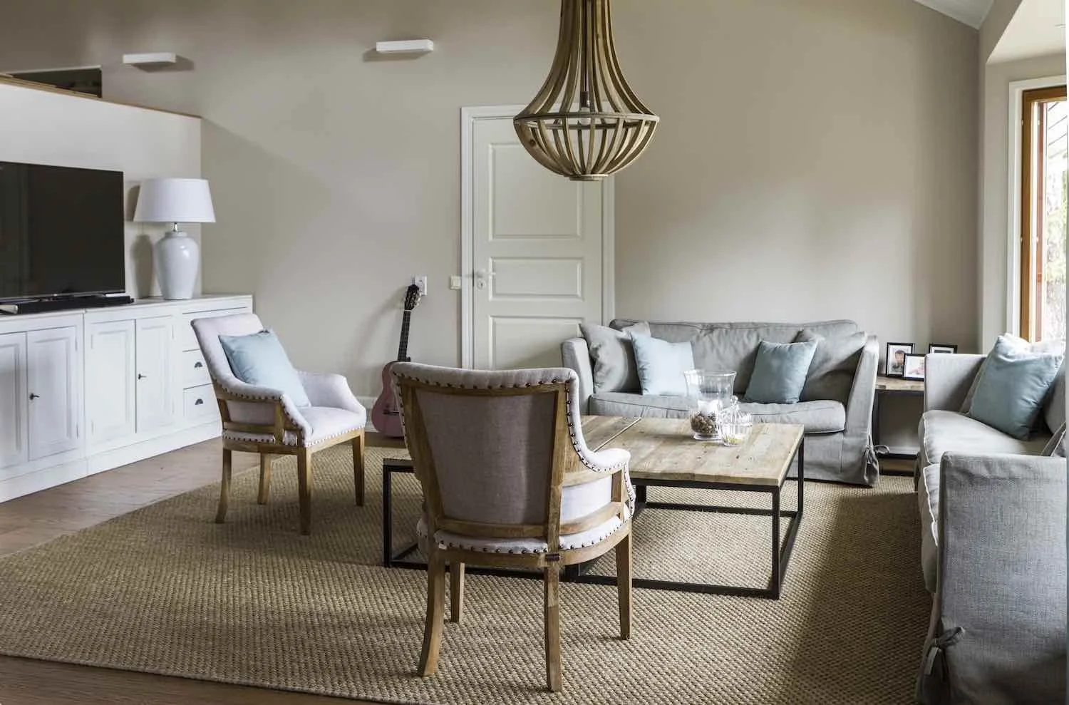 Modern Country Home with a Lakeside View