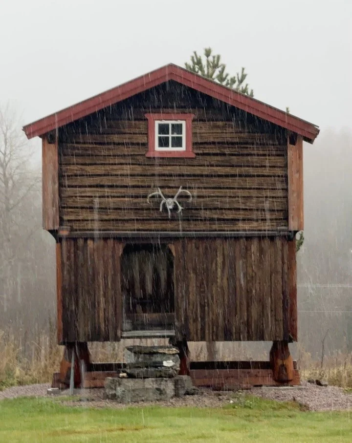 I&rsquo;m sat on the tube again. I quite enjoy the tube.
In much the same way I enjoy a high speed 10pm motorway McDonald&rsquo;s.

My phone spent last week alongside fifteen others in a wooden box painted with reindeer in a barn in the Norwegian woo