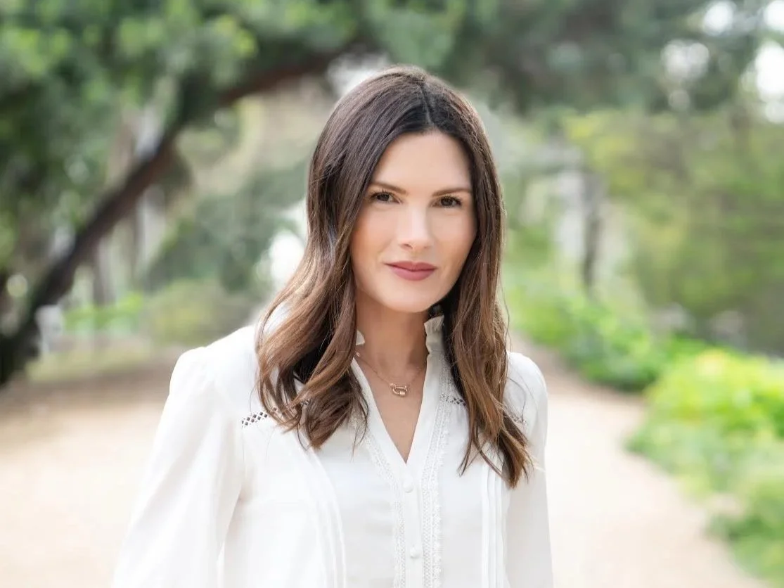 Episode 111: From the 5am Club to THE ISLAND CLUB: Nicola Harrison on Pre-Dawn Writing, Multiple POVs, and Publishing After 40