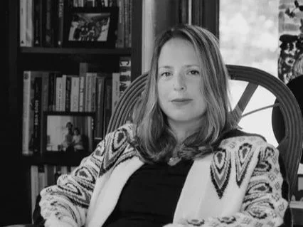 Episode 112 - The Long Game: How Hannah Selinger Went From MFA at 25 to Debut Novelist at 45