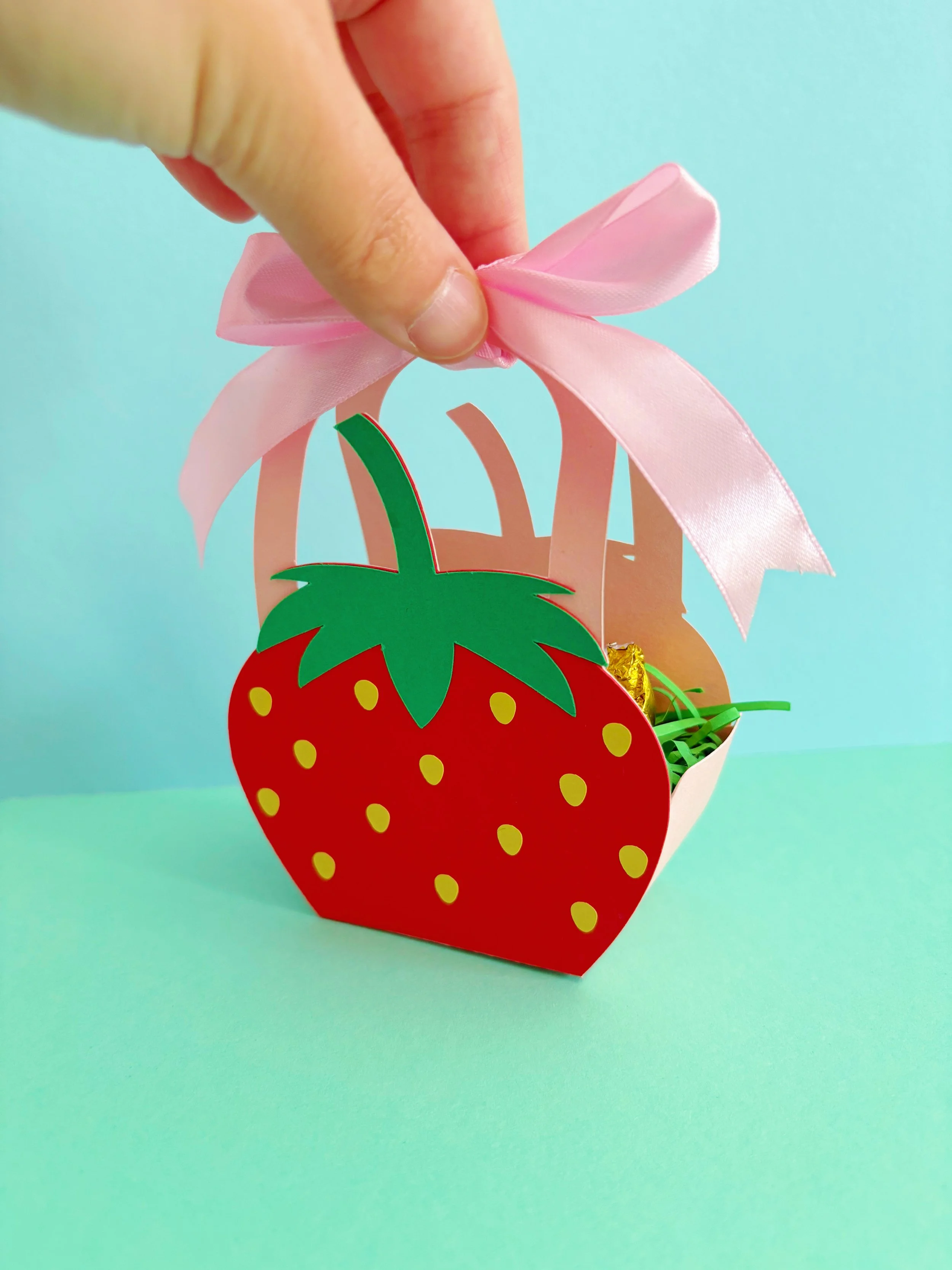 Strawberry Gift Box SVG