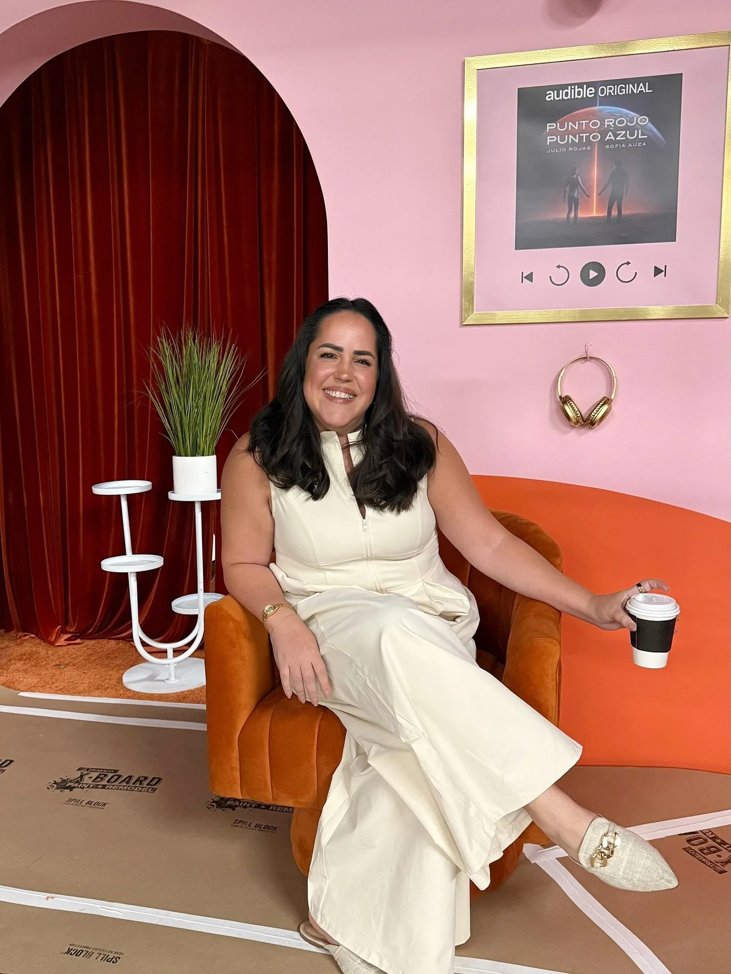 nine months in and somehow in studio city. 🎥

a little surreal; a lot to look forward to.

#cobreirocomms #behindthescenes #mediamoments #studiocity #onset #PRlife