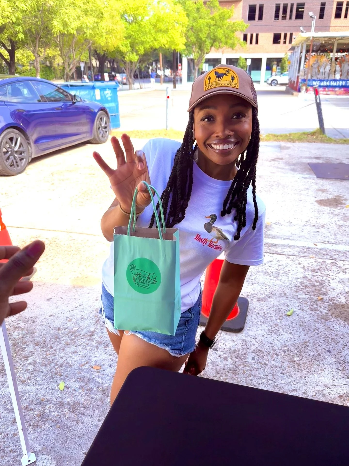 Grateful for friends that capture moments for me 🥹 Cinnamon Roll review on last slide 😆😂

#houston #htxbaker #htxbakery #houstonbakery #houstonbaker #houstoneats #houstontreatmaker #houstontreats #houstoncinnamonrolls #hookdbakery