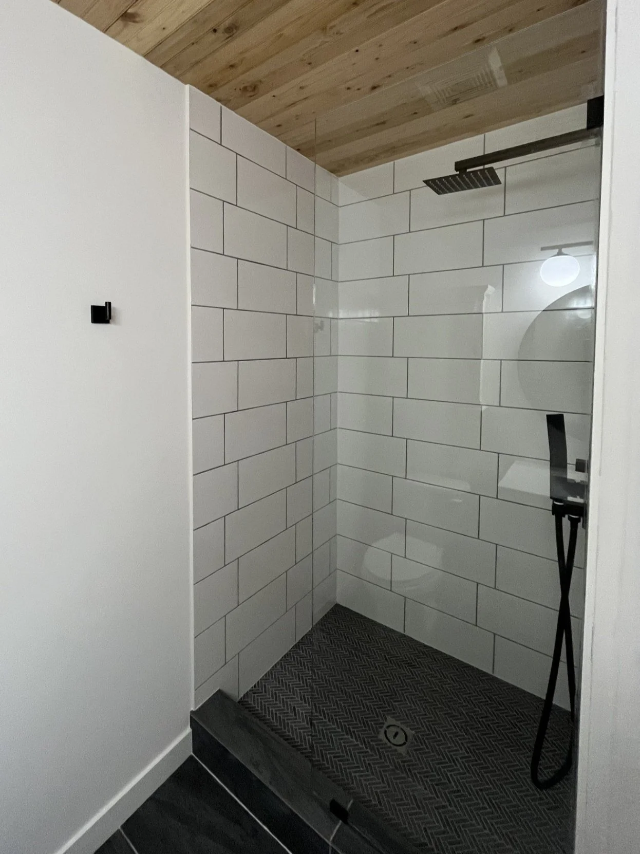 BATHROOM10.jpg