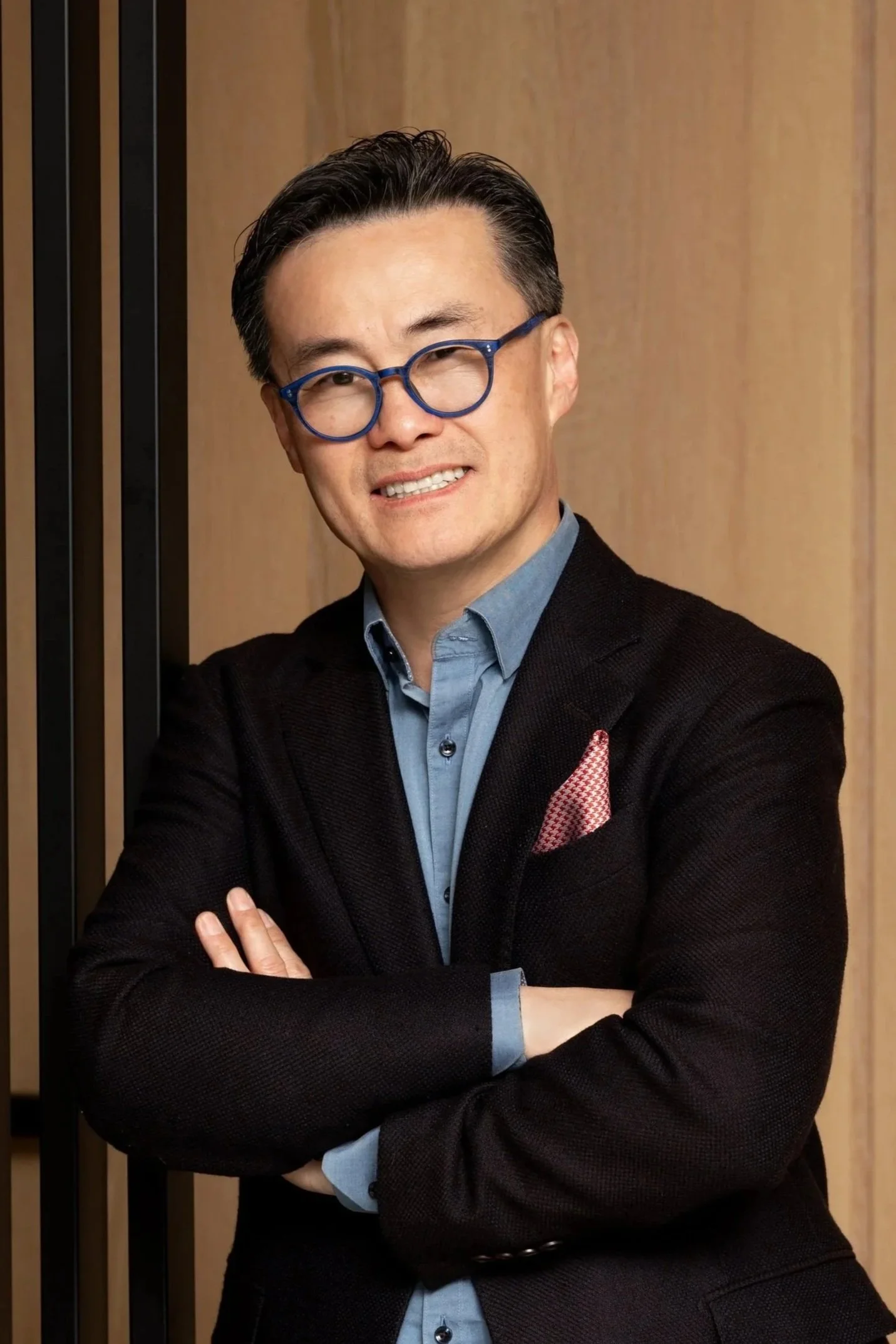 A smiling man in glasses and a white lab coat standing in a hallway, labeled Dr. Jin Y. Kim, Peridotist.
